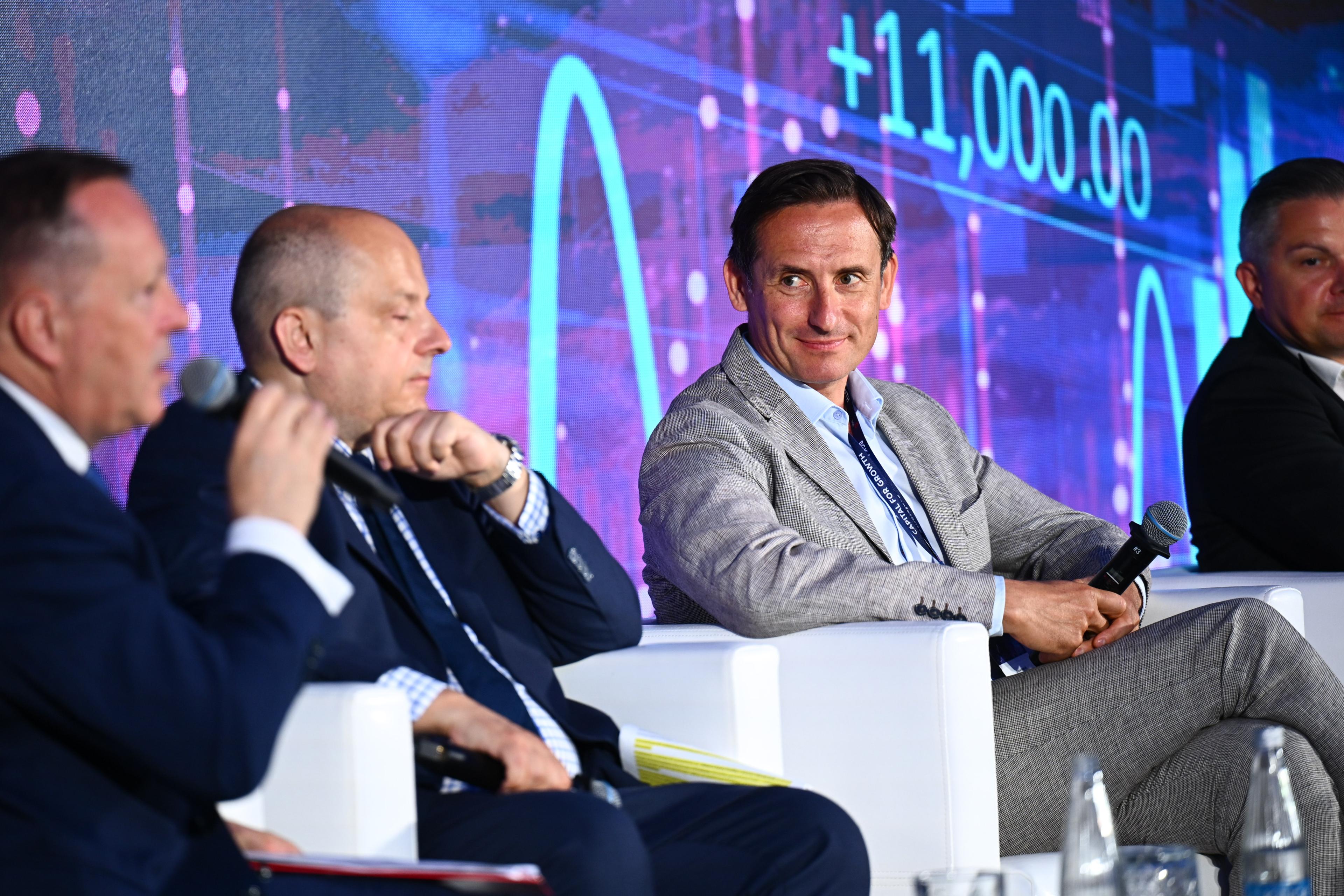 Dariusz_Adamski_wystapil_w_panelu_podczas_konferencji_BGK
