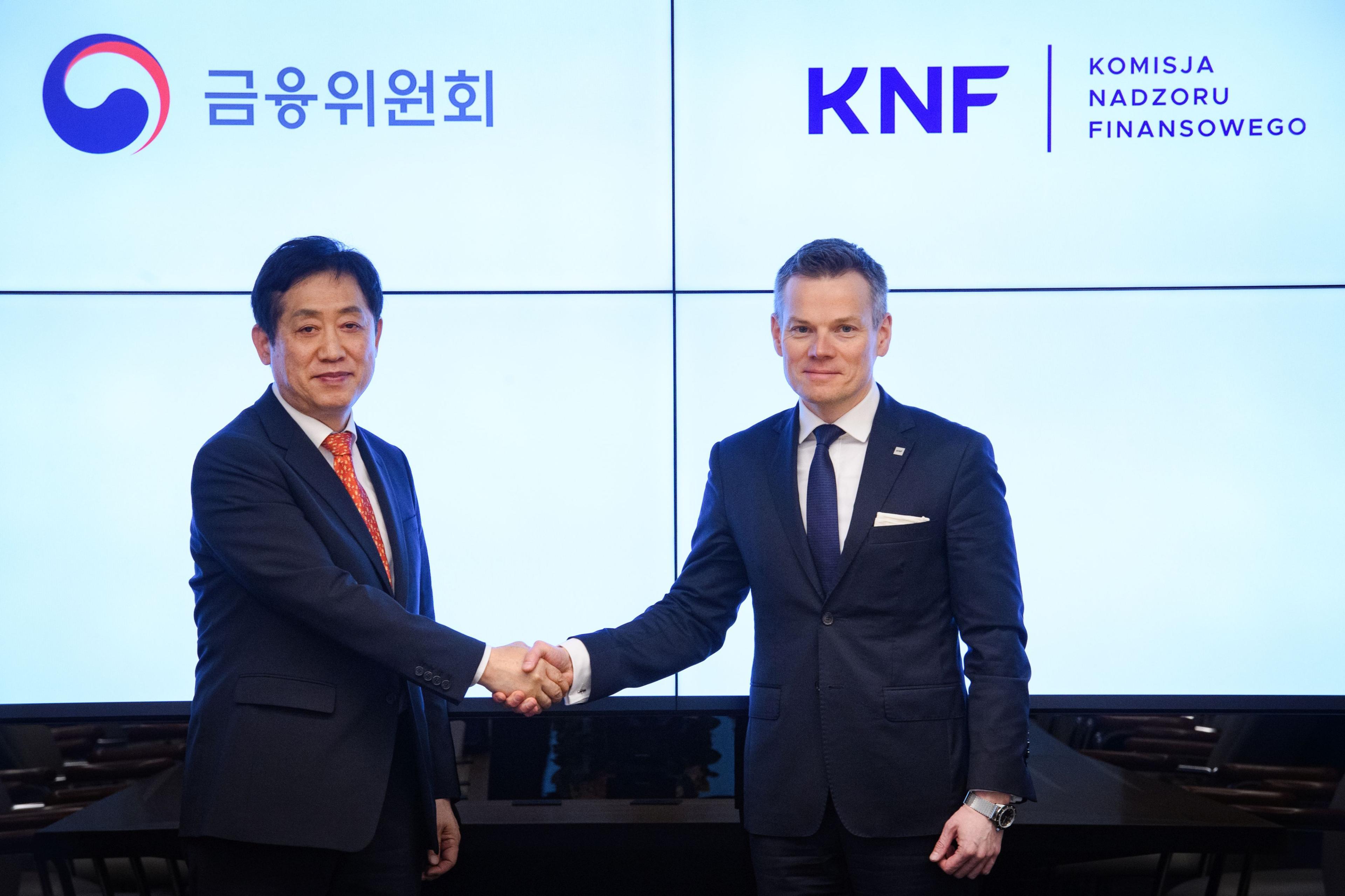 Jacek Jastrzębski, Chair of the KNF Board, and Kim Joo-hyun, Chairman of the Financial Services Commission of the Republic of Korea Jacek Jastrzębski, Chair of the KNF Board, and Kim Joo-hyun, Chairman of the Financial Services Commission of the Republic of Korea
