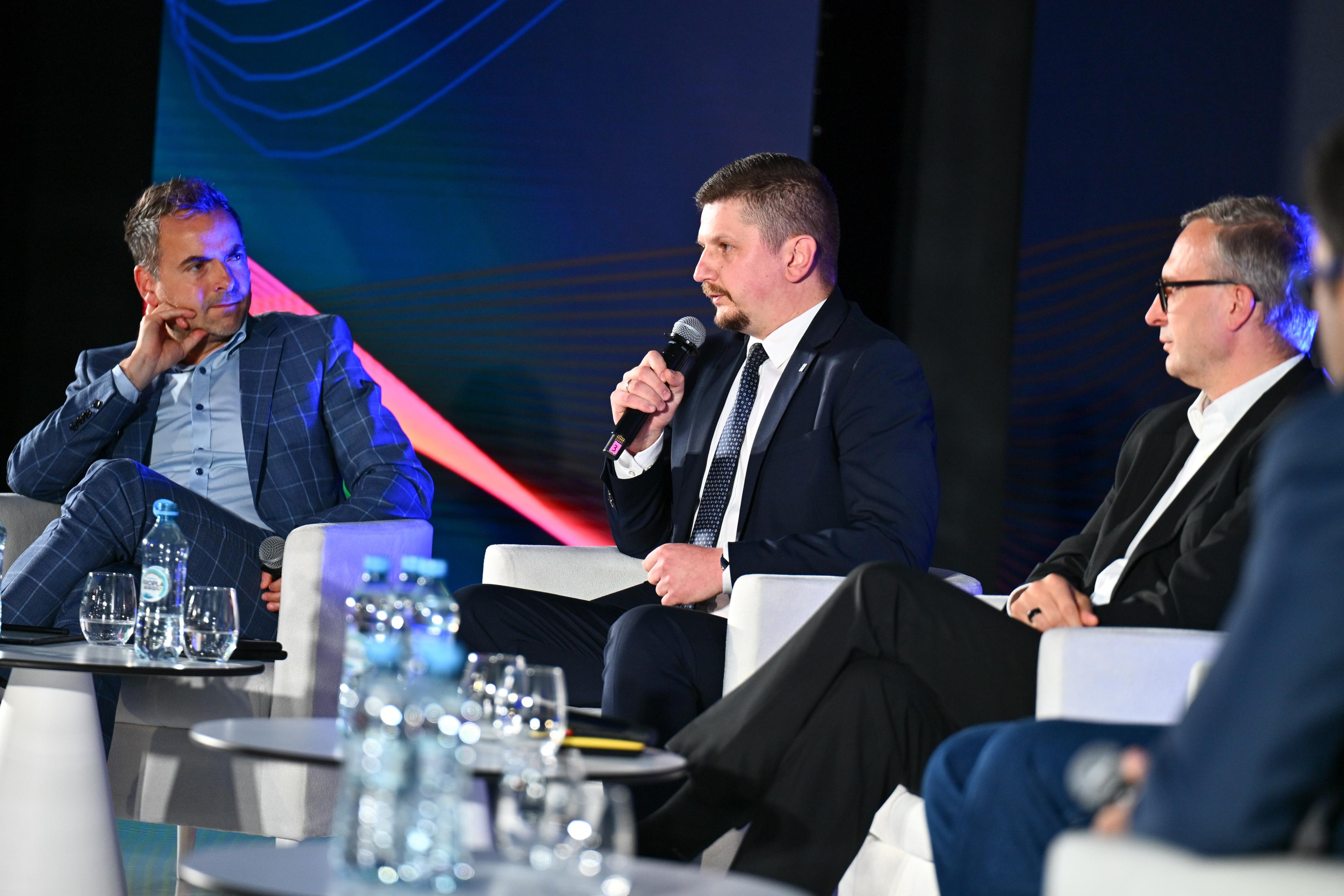 Jacek Barszczewski wziął udział w debacie podczas Forum IZFIA nt. przeciwdziałania dezinformacji_1