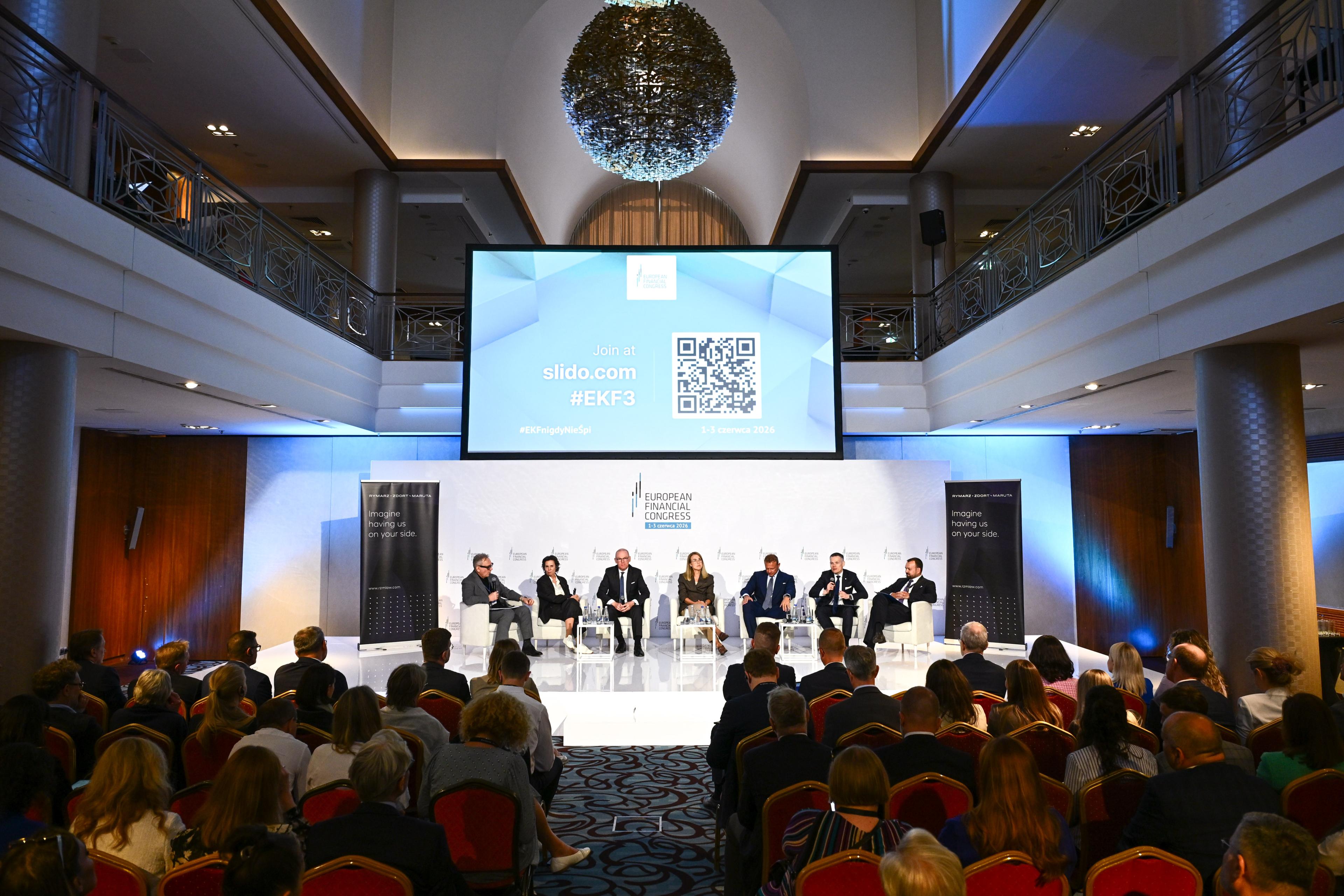 Jacek_Jastrzębski_podczas_EKF_w_panelu_nt_fuzji_i_przejęć_w_sektorze_bankowym