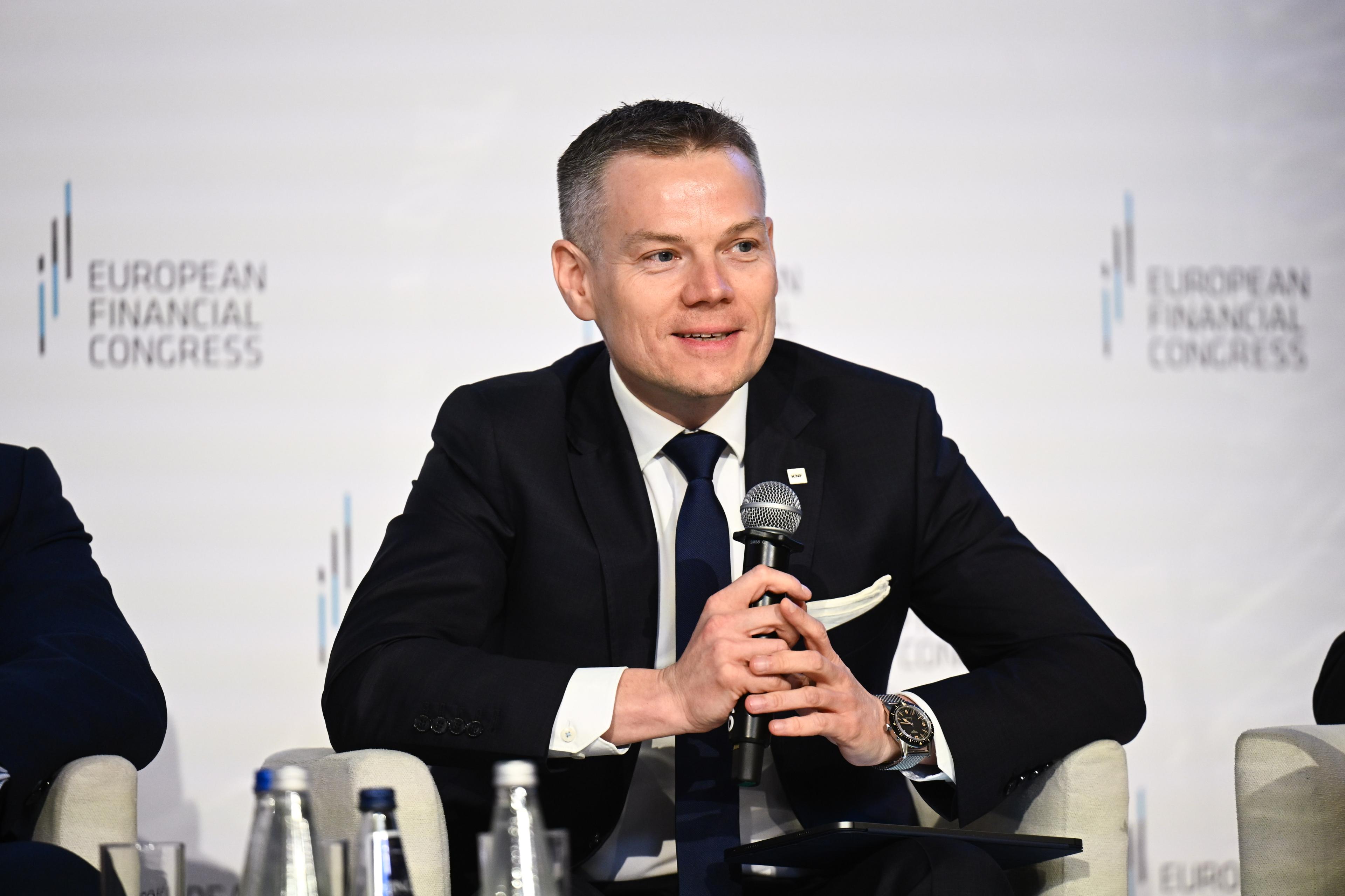 Jacek_Jastrzębski_wystąpił_podczas_EKF_w_panelu_nt_fuzji_i_przejęć_w_sektorze_bankowym