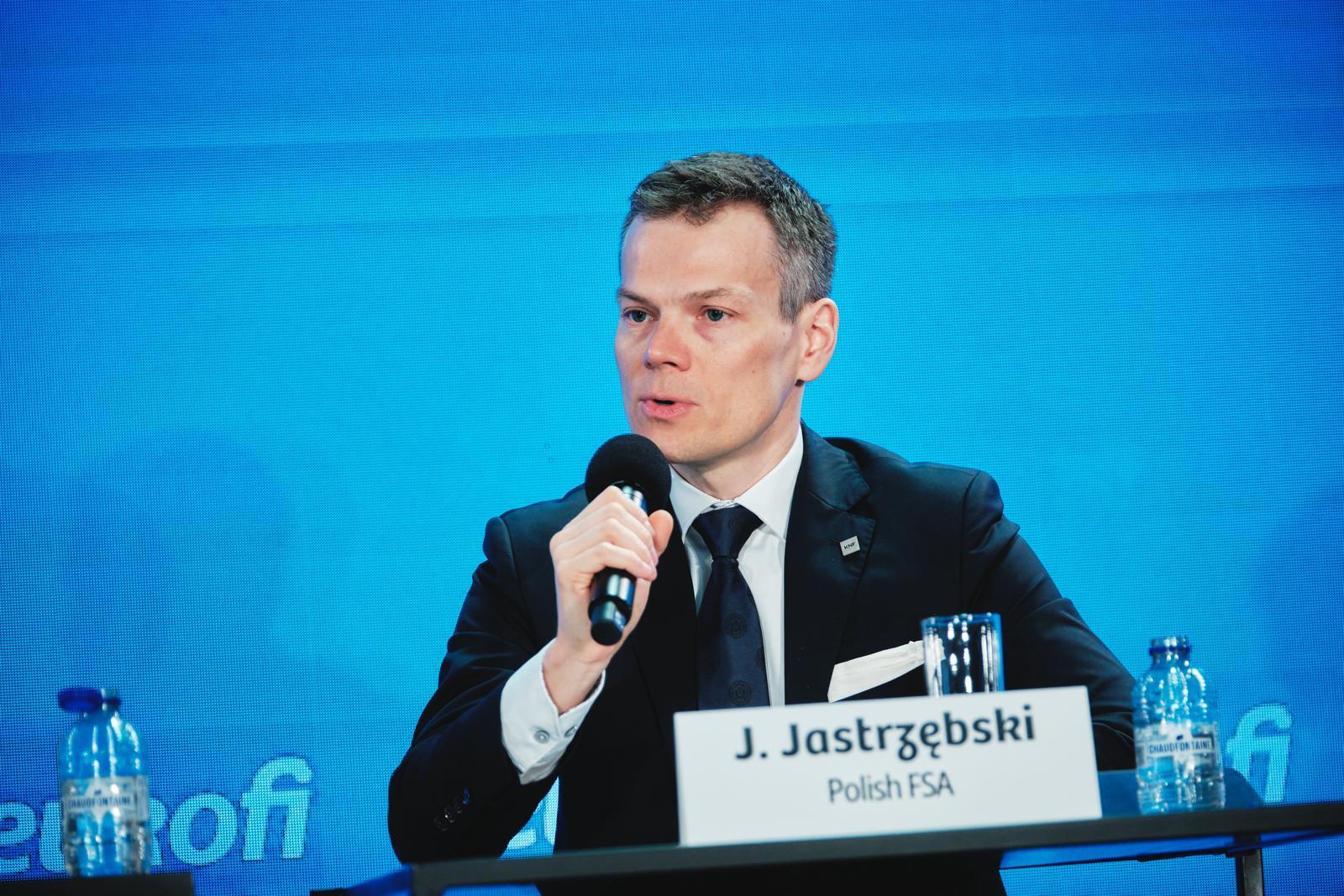 Jacek Jastrzębski speaks to microphone
