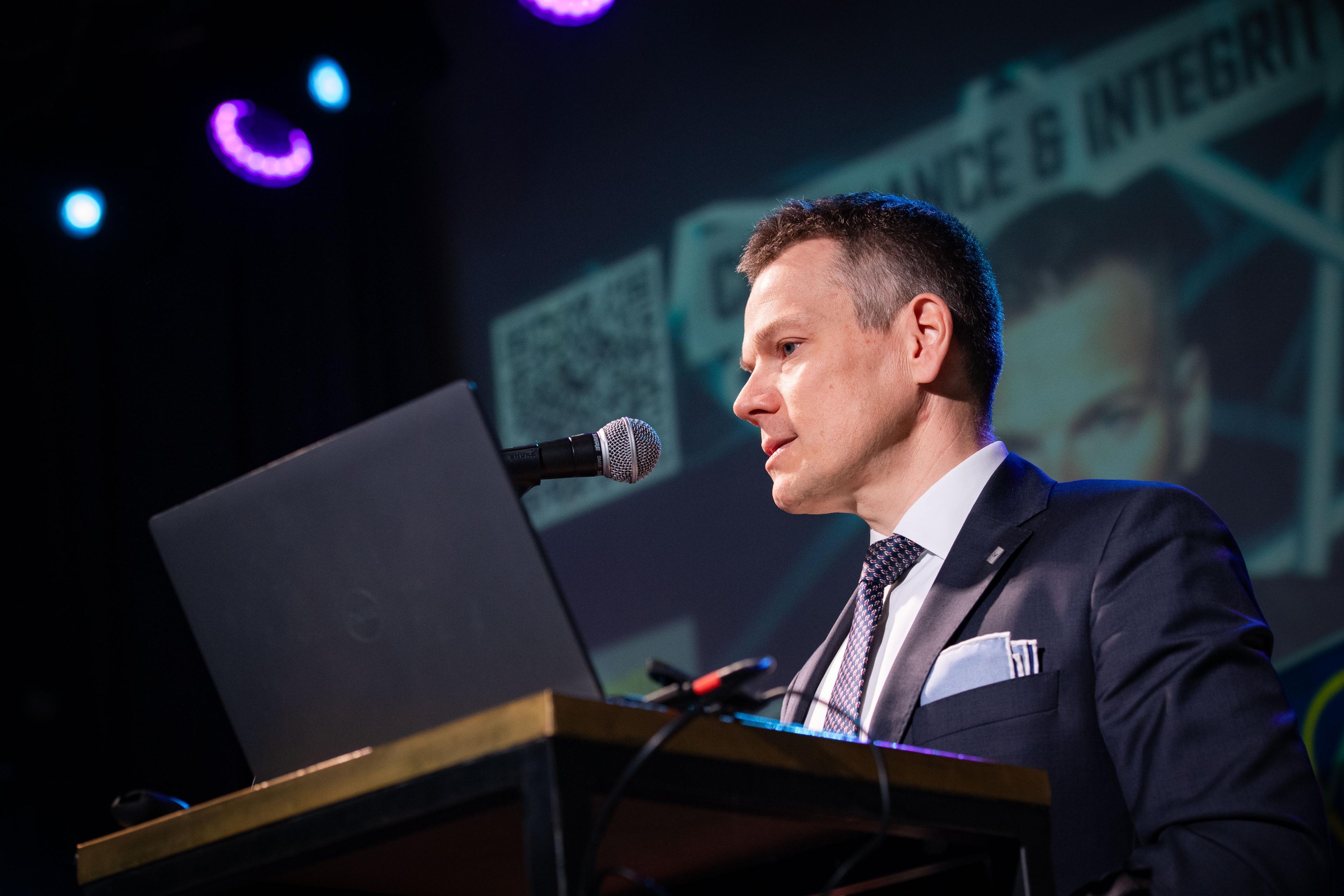 Jacek Jastrzębski speaks to microphone