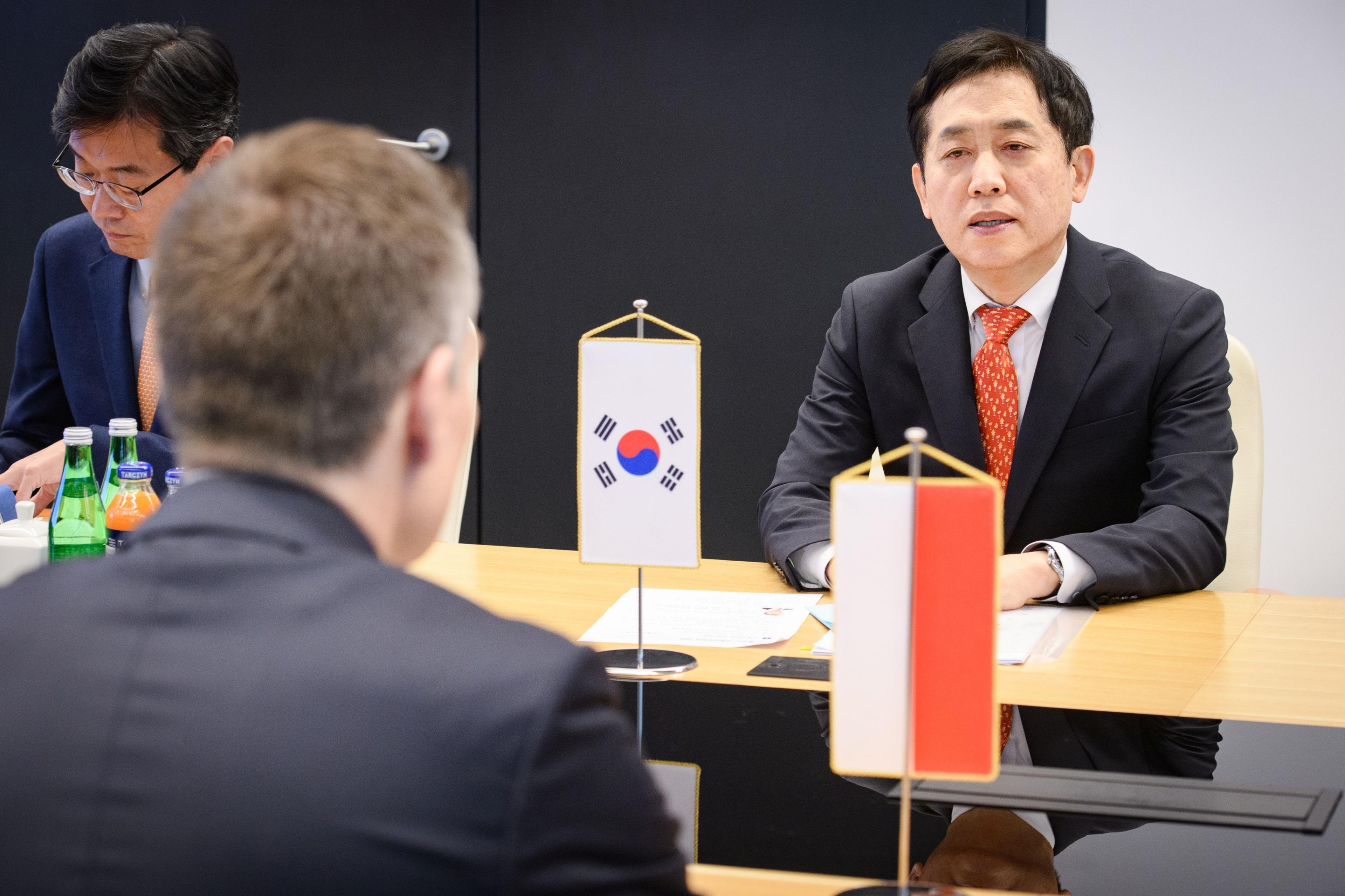 Photo of Kim Joo-hyun, Chairman of the FSC of the Republic of Korea Photo of Kim Joo-hyun, Chairman of the FSC of the Republic of Korea