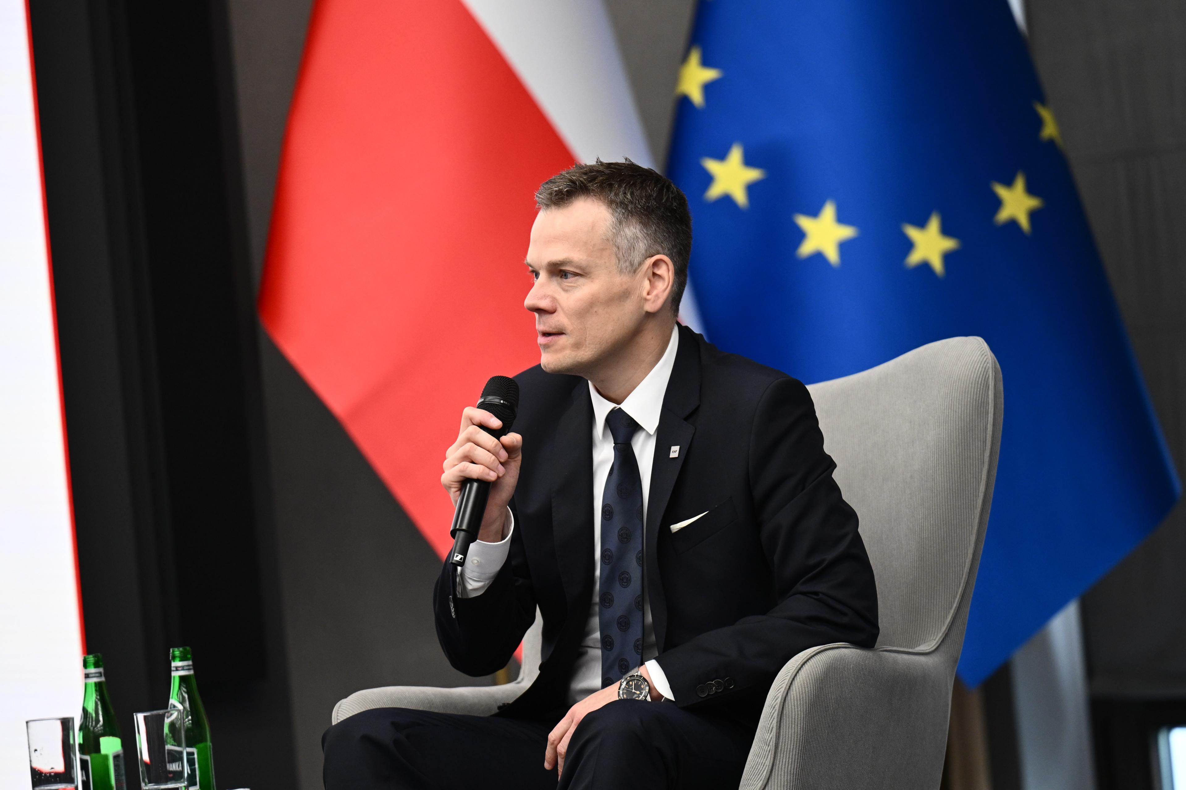 Przewodniczący KNF wystąpił w debacie z okazji 25-lecia GIIF_5