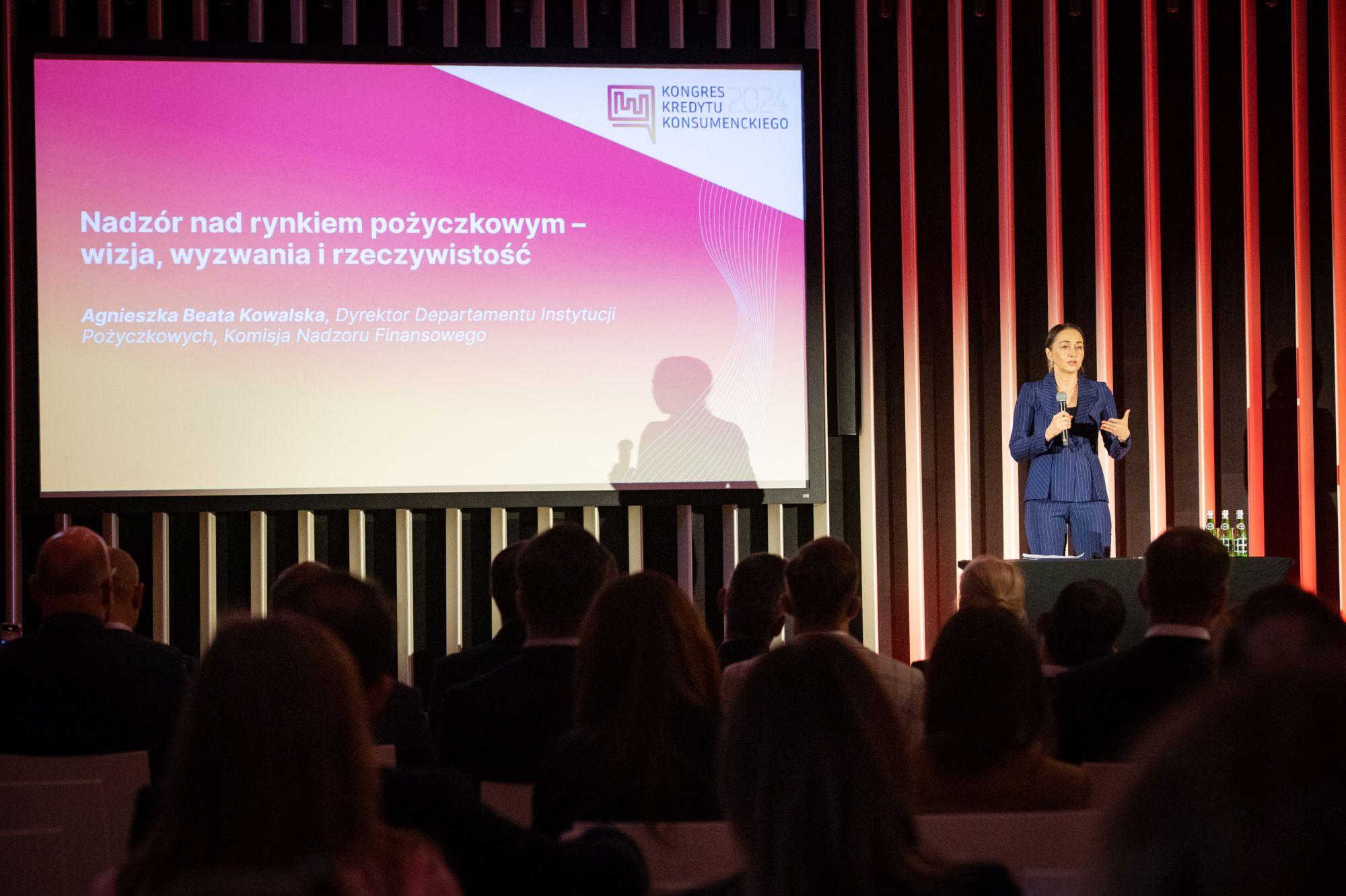 Agnieszka_Kowalska_podczas_kongresu_kredytow.jpg
