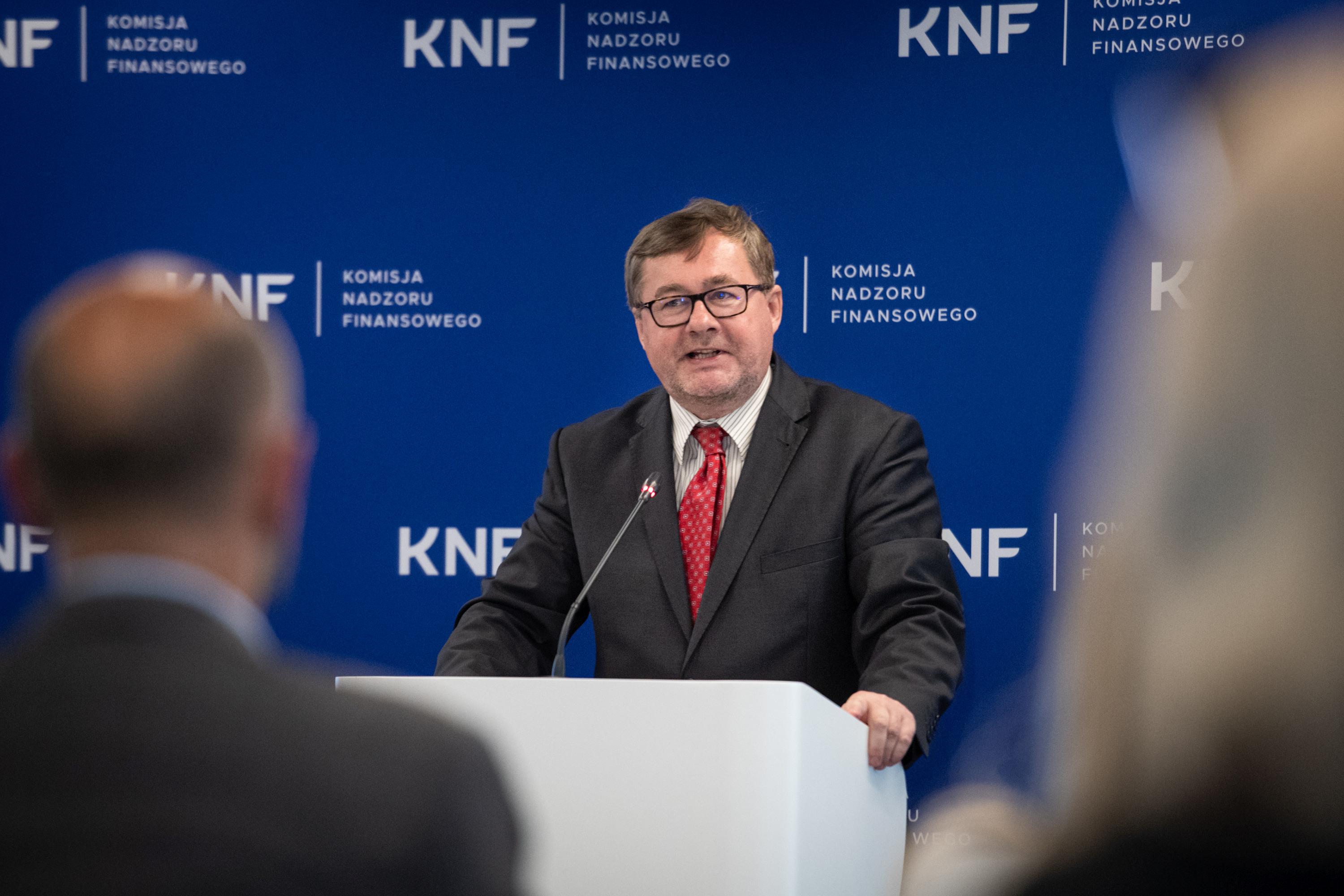 Aleksander_Chlopecki_podczas_uroczystosci_przyznania_wyroznienia_Instytucja_finansowa_przyjazna_mediacji