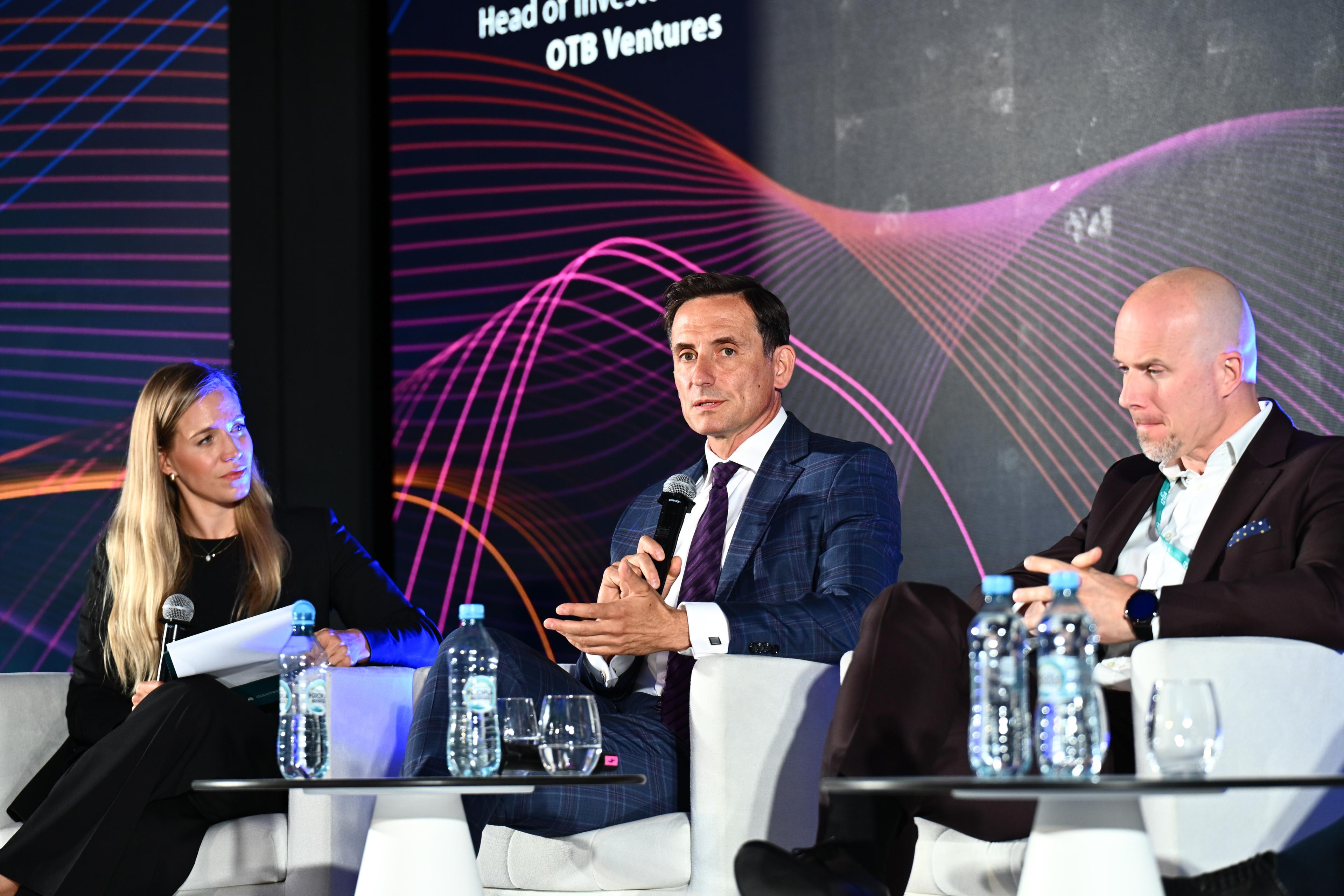 Dariusz Adamski w debacie o finansowaniu innowacji podczas Forum Funduszy IZFIA_1