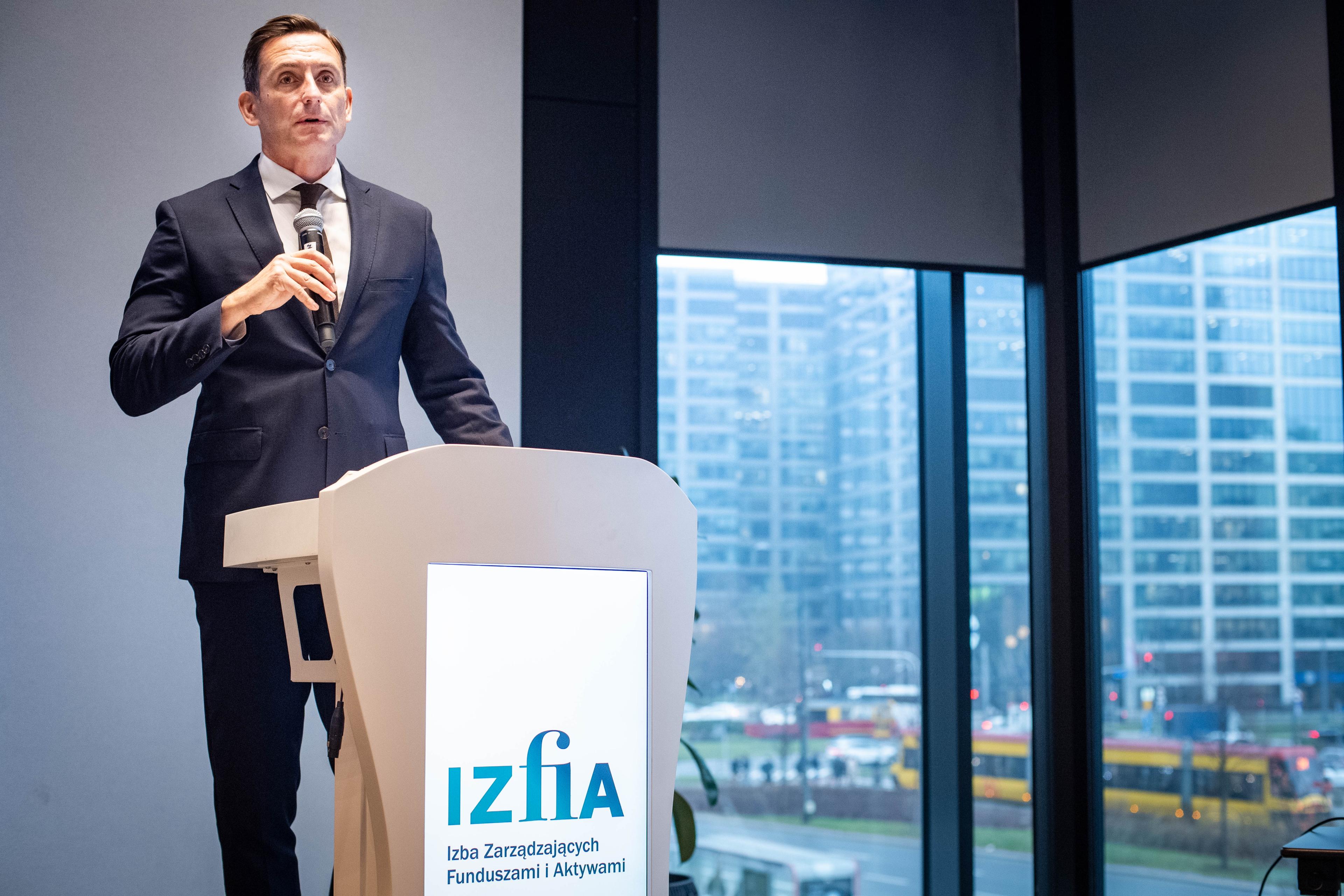 Dariusz Adamski wystąpił podczas Seminarium Regulacyjnego IZFIA_2