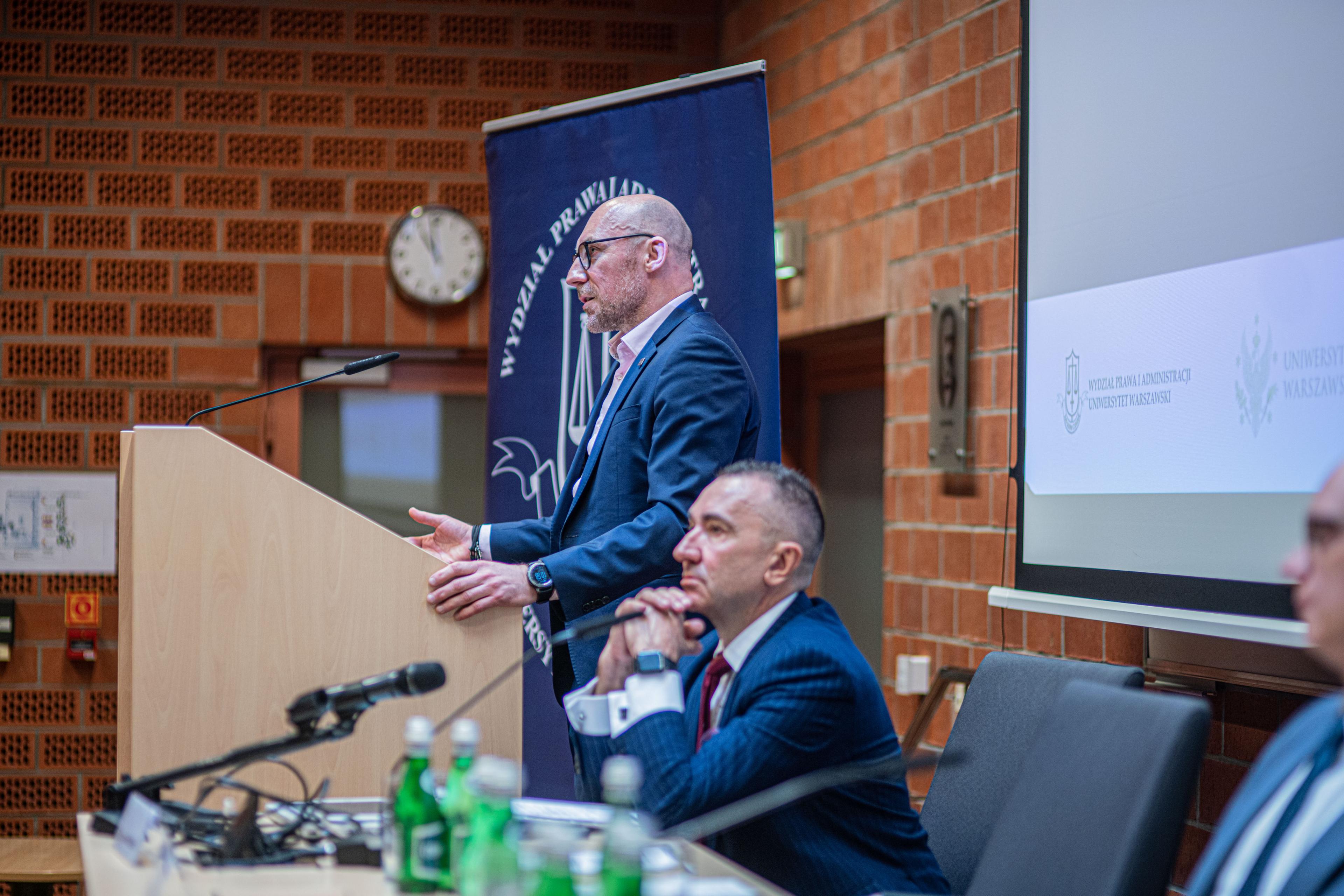 Emil_Radziszewski_i_Piotr_Brudnicki_wystapili_na_wspolnej_konferencji-UW_UKNF_RPO_RF