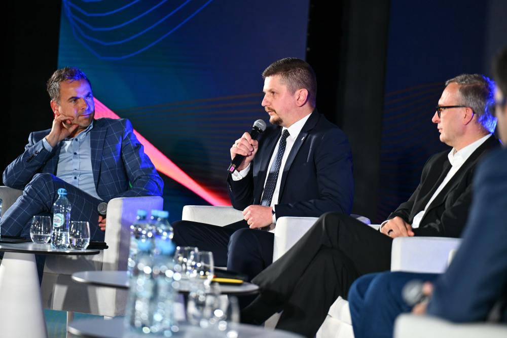 Jacek Barszczewski wziął udział w debacie podczas Forum IZFIA nt. przeciwdziałania dezinformacji_1