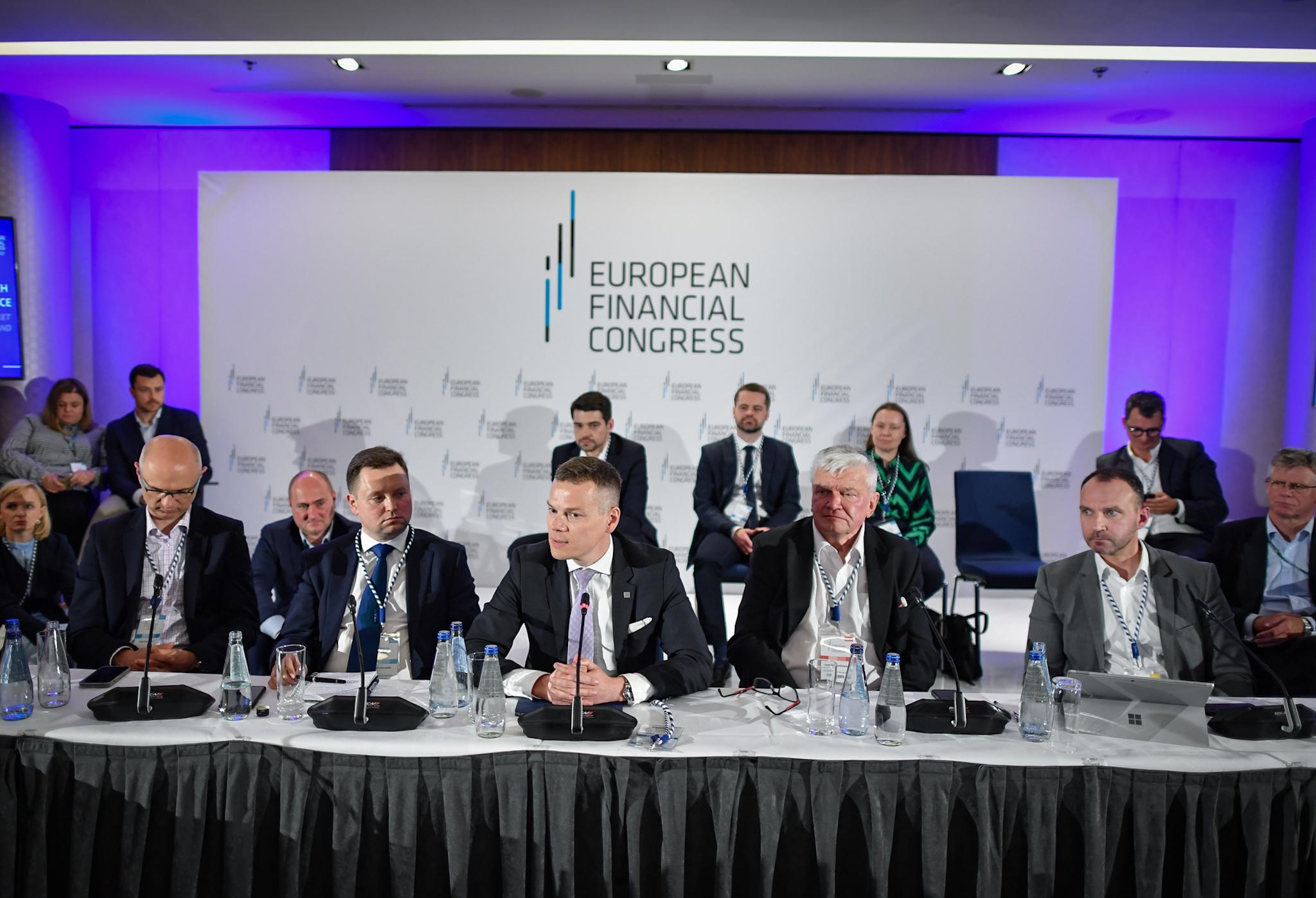 Jacek_Jastrzebski_i_Kamil_Liberadzki_w_panelu_o_kredytach_na-EKF