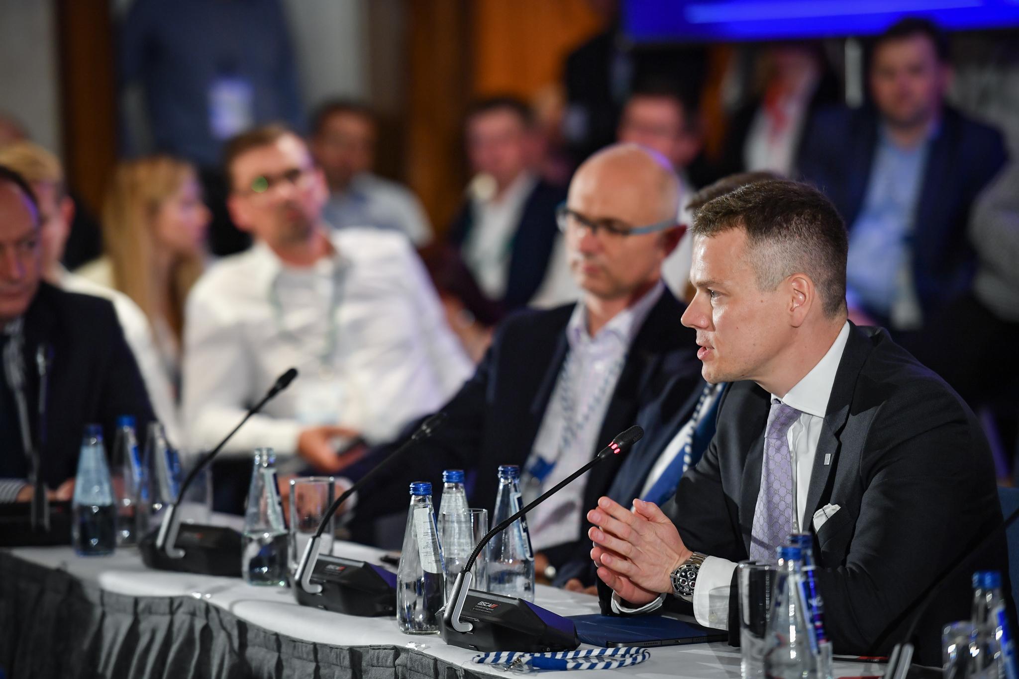 Jacek_Jastrzebski_i_Kamil_Liberadzki_w_panelu_o_kredytach_na_EKF-w_Sopocie