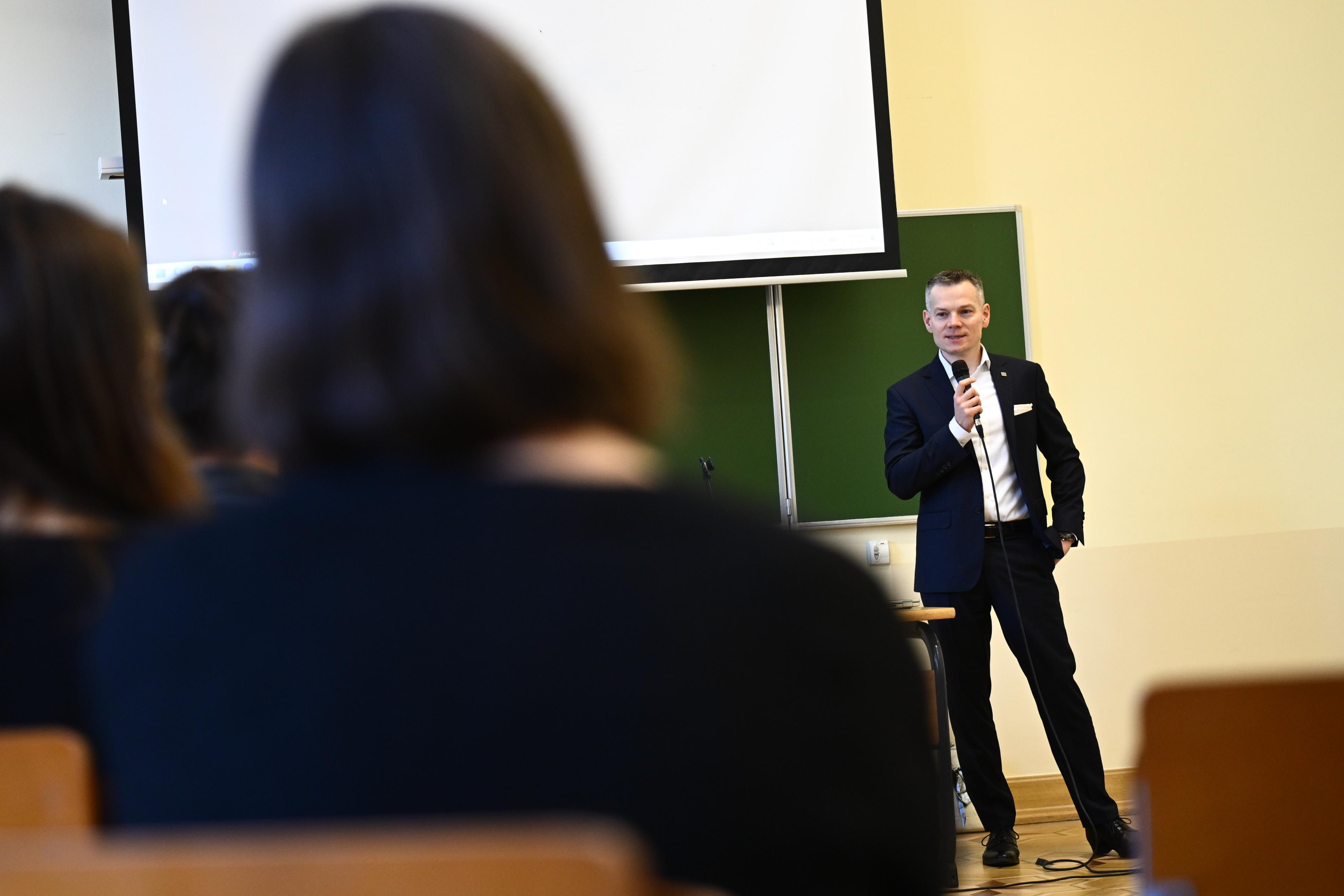 Jacek Jastrzębski na inauguracji studiów podyplomowych z cyberbezpieczeństwa i ochrony danych_2