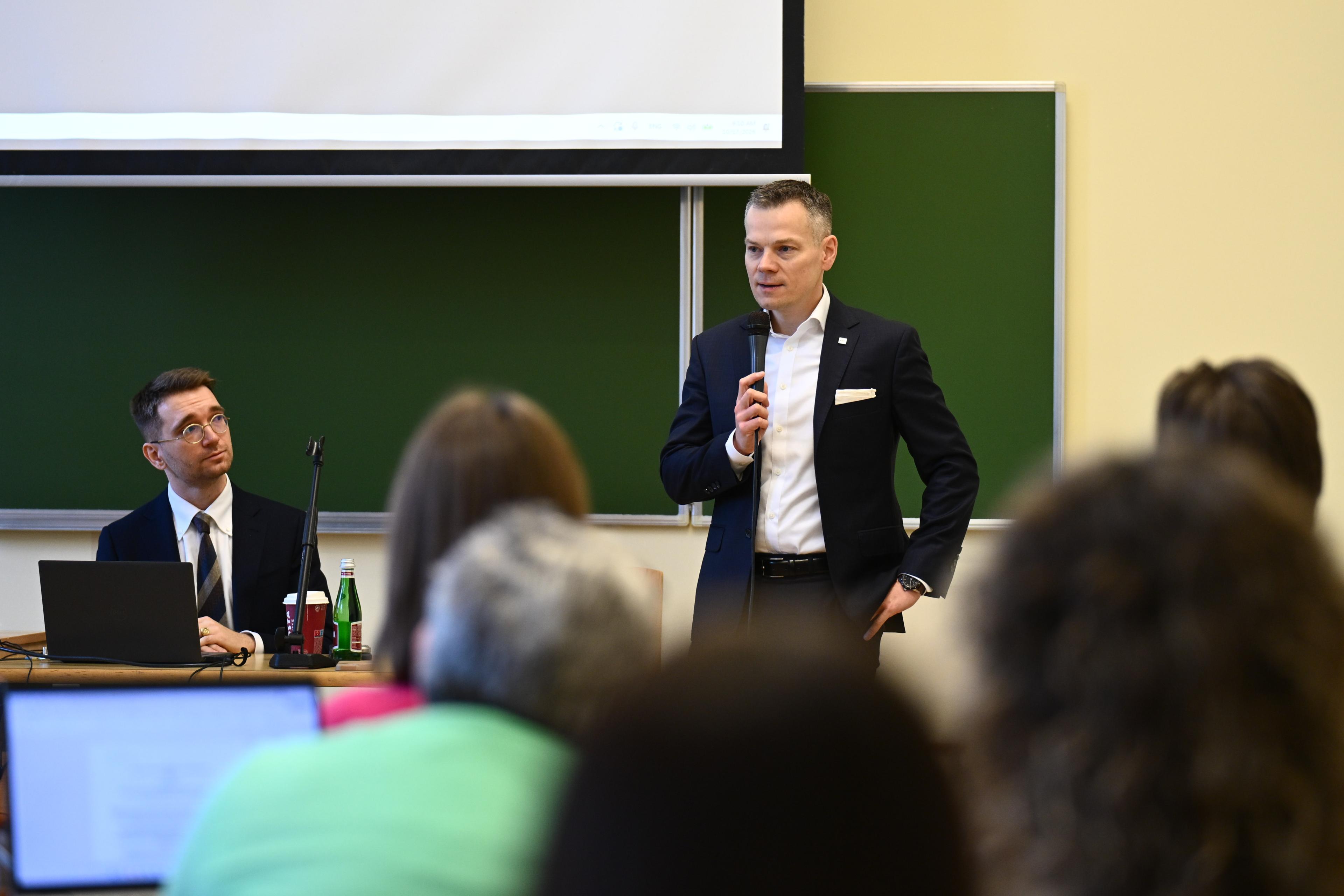 Jacek Jastrzębski na inauguracji studiów podyplomowych z cyberbezpieczeństwa i ochrony danych_4