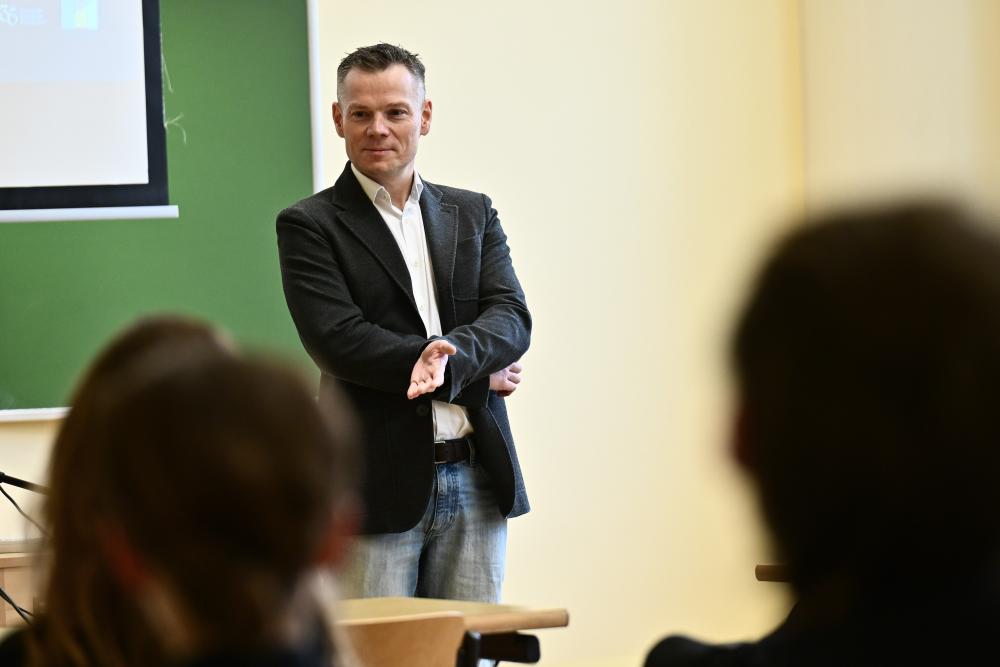 Jacek Jastrzębski wystąpił podczas inauguracji kursu „Women on Boards” WPiA UW-1