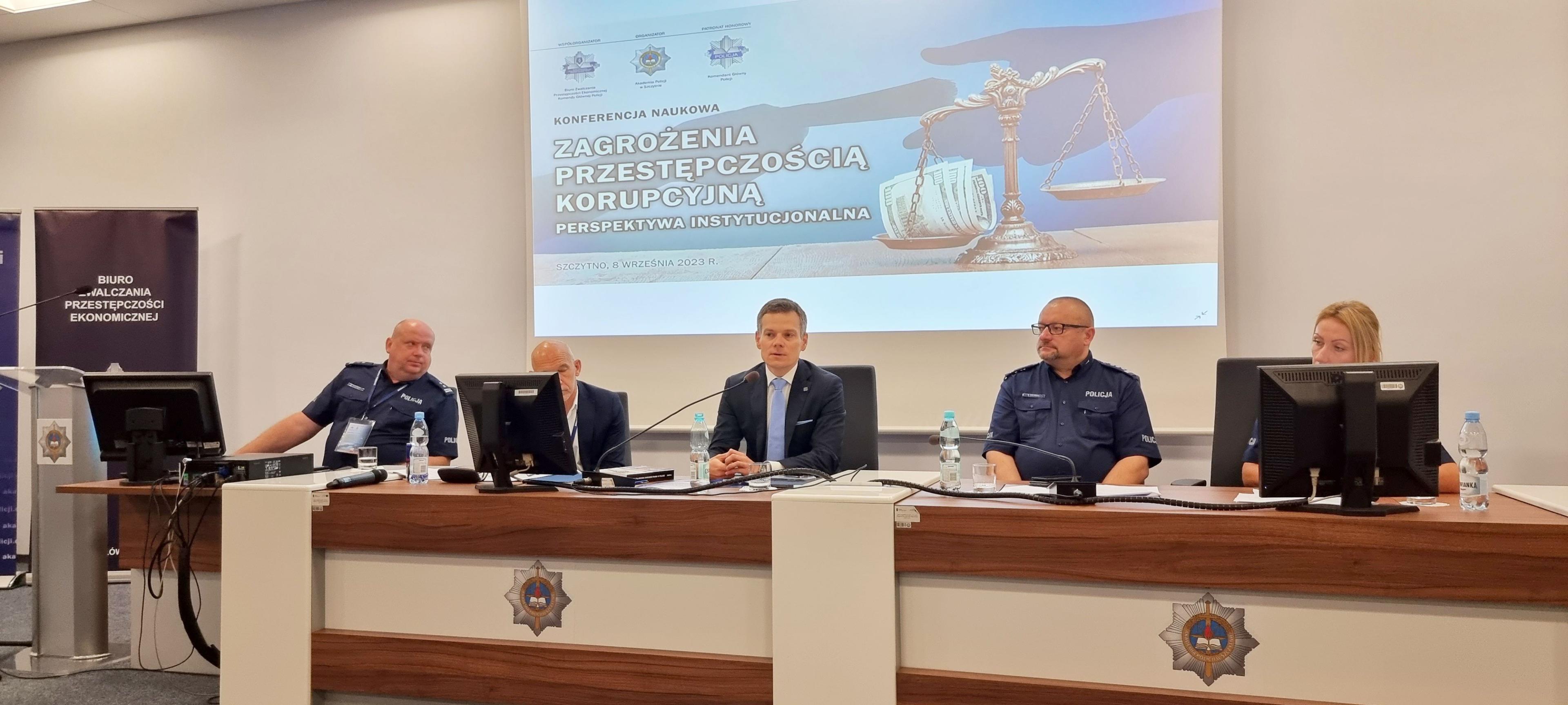 Jacek_Jastrzebski_podczas_konferencji_Akademii_Policji_w_Szczytnie