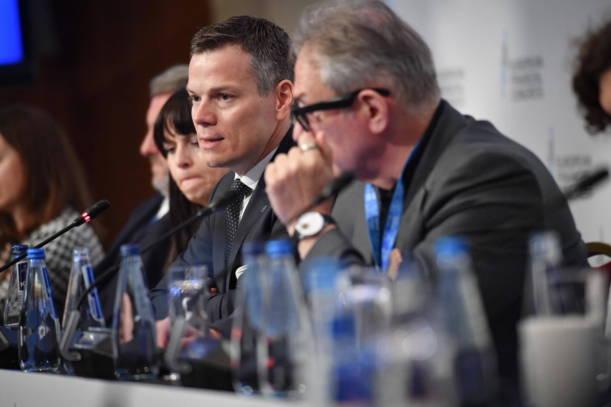 Jacek_Jastrzebski_w_panelu_o_regulacjach_podczas_EKF_w_Sopocie