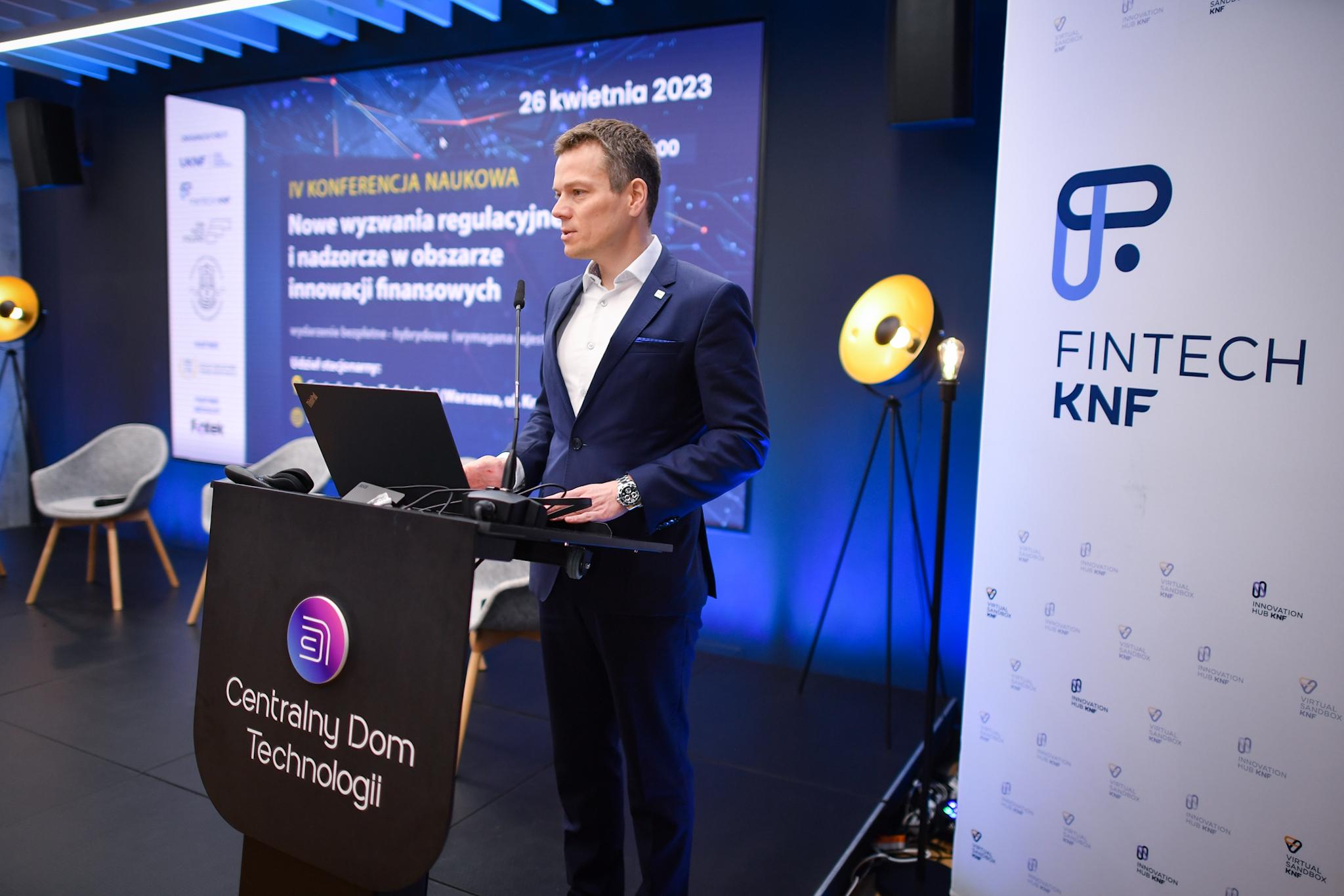 Jacek_Jastrzebski_wystapil_na_konferencji_wspolorganizowanej_przez_UKNF