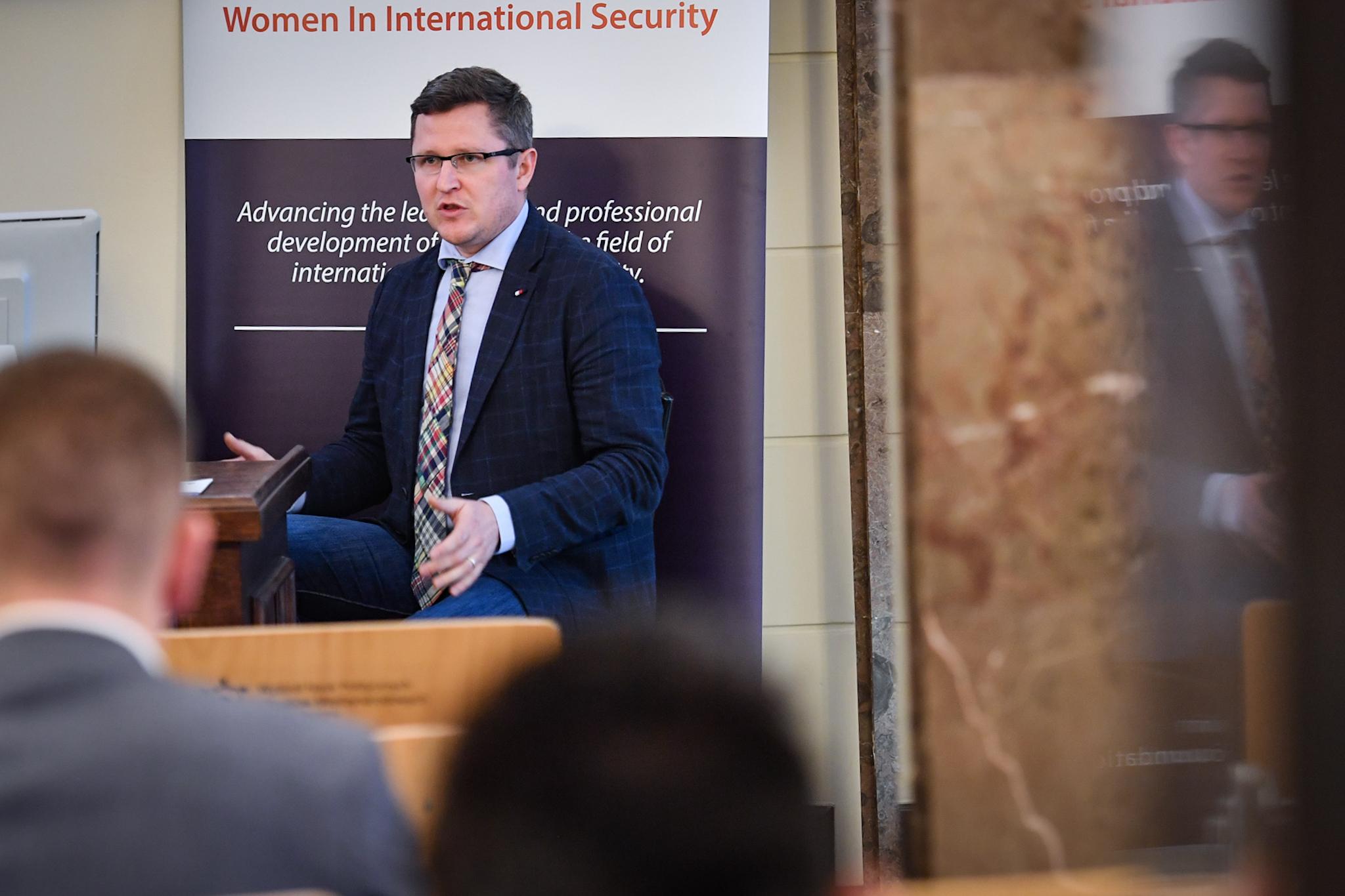 Kamil_Mroczka_na_konferencji-Bezpieczny_DZIECIAK_w_cyber