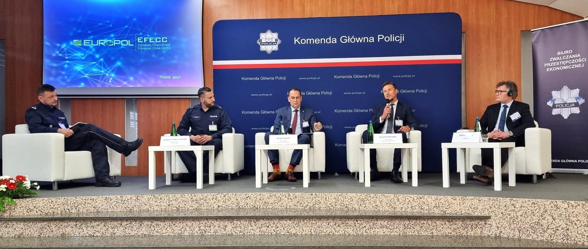 Krzysztof_Dabrowski_i_Norbert_Sewruk_na_konferencji_Komendy_Glownej_Policji