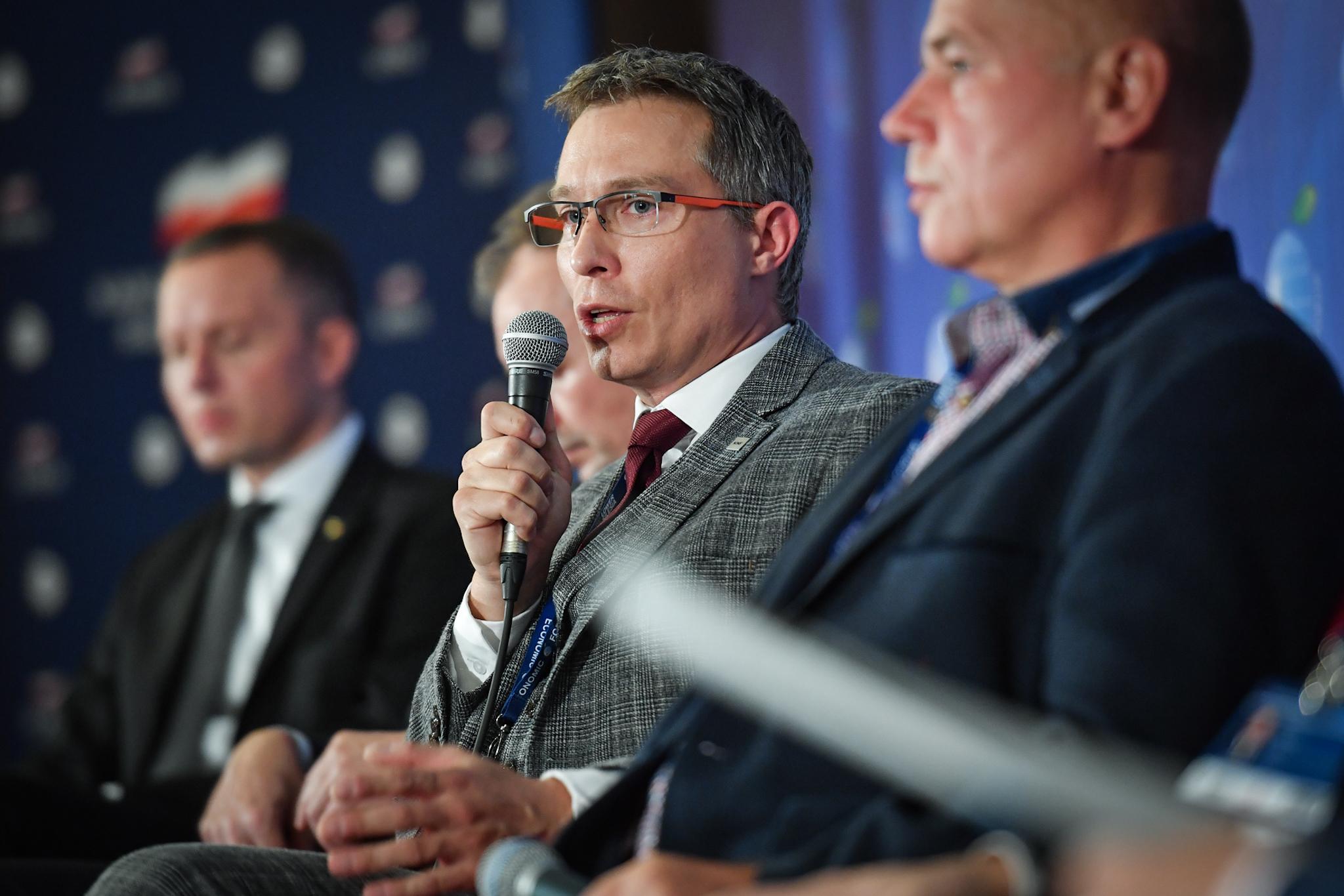 Krzysztof_Zielinski_Dyrektor_Departamentu_Cyberbezpieczenstwa_w_UKNF_na_XXX_Forum_Ekonomicznym_w_Karpaczu