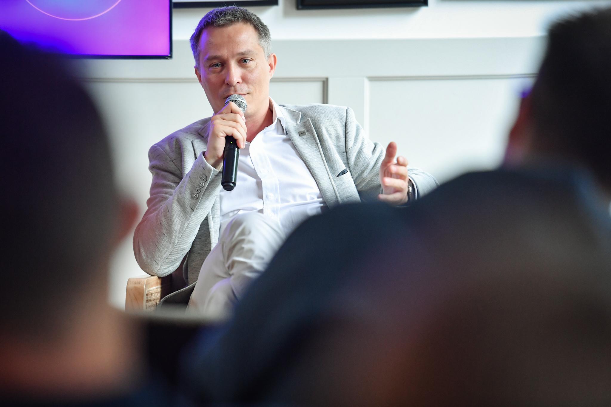 Krzysztof_Zielinski_z_Departamentu_Cyberbezpieczenstwa_na_Cashless_Breakfast