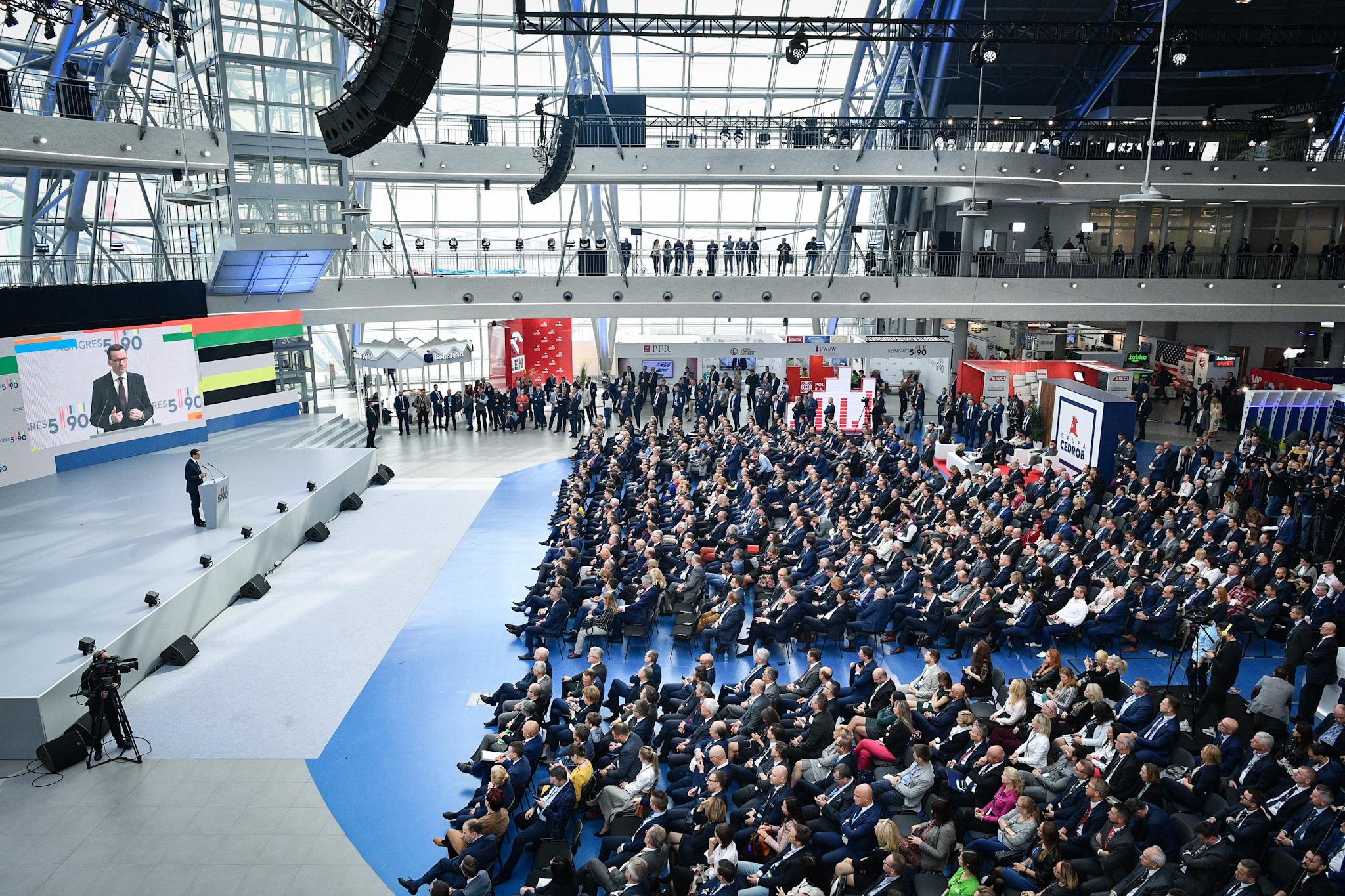 Sala z uczestnikami Kongresu 590