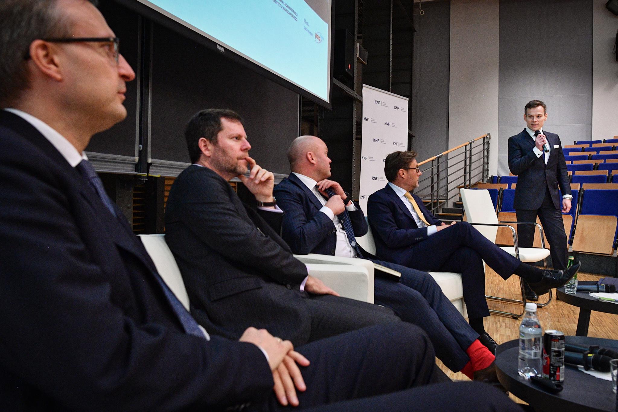 Przewodniczący KNF - Jacek Jastrzębski, przemawiający podczas konferencji naukowej organizowanej wspólnie przez Urząd KNF oraz Wydział Prawa i Administracji UW "Corporate governance and securities regulations"