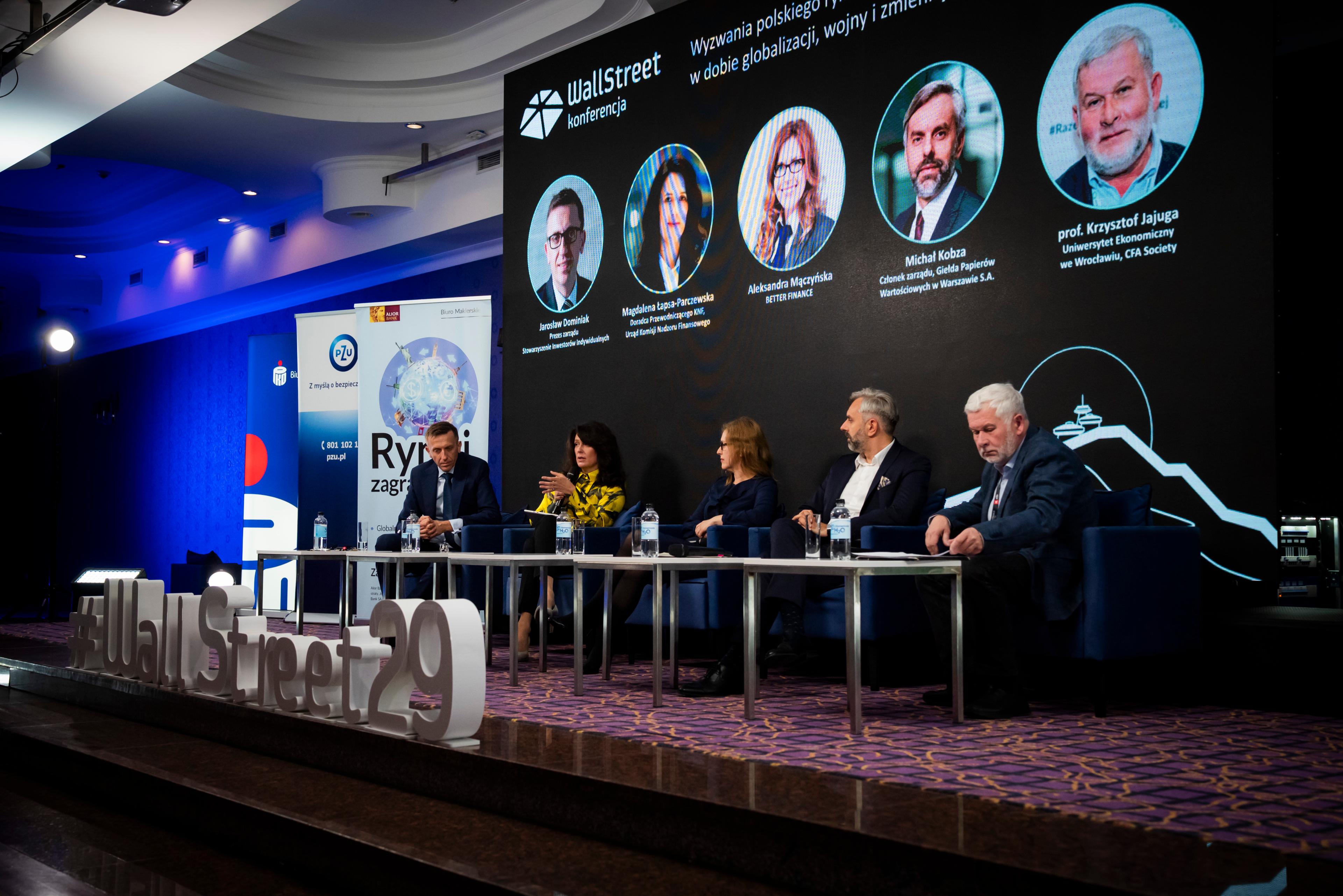 Magdalena Łapsa-Parczewska podczas panelu na konferencji WallStreet