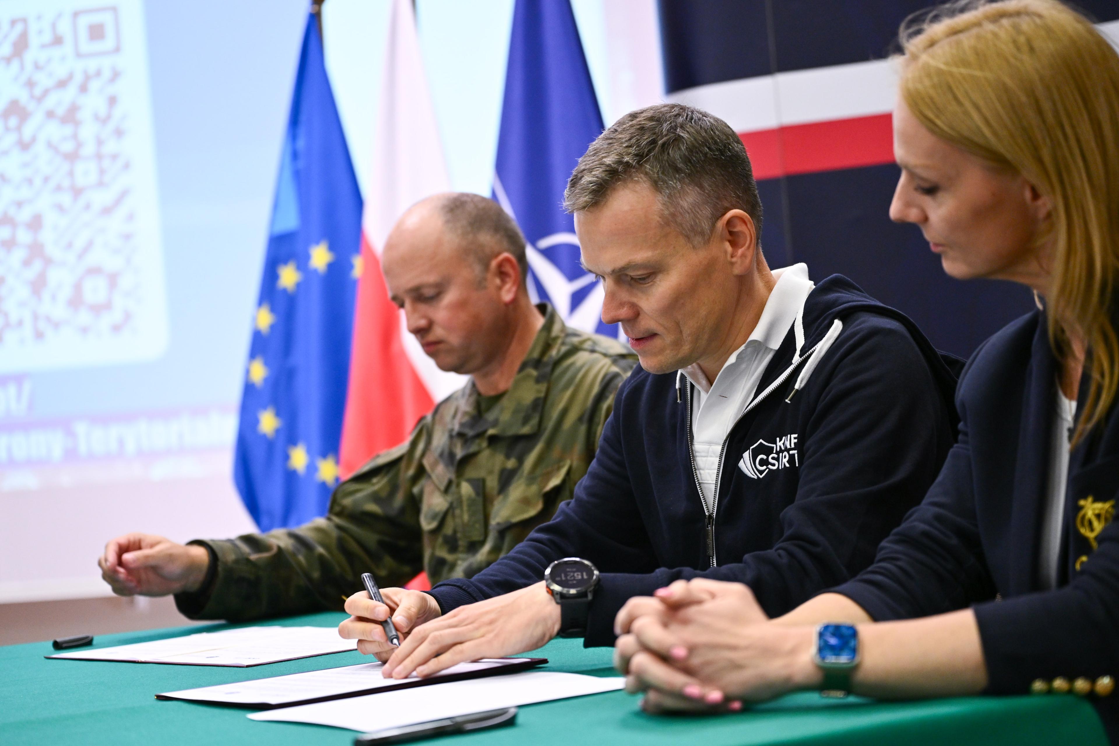 Podpisanie listu intencyjnego o współpracy pomiędzy UKNF a 18 SBOT_2 Podpisanie listu intencyjnego o współpracy pomiędzy UKNF a 18 SBOT_2