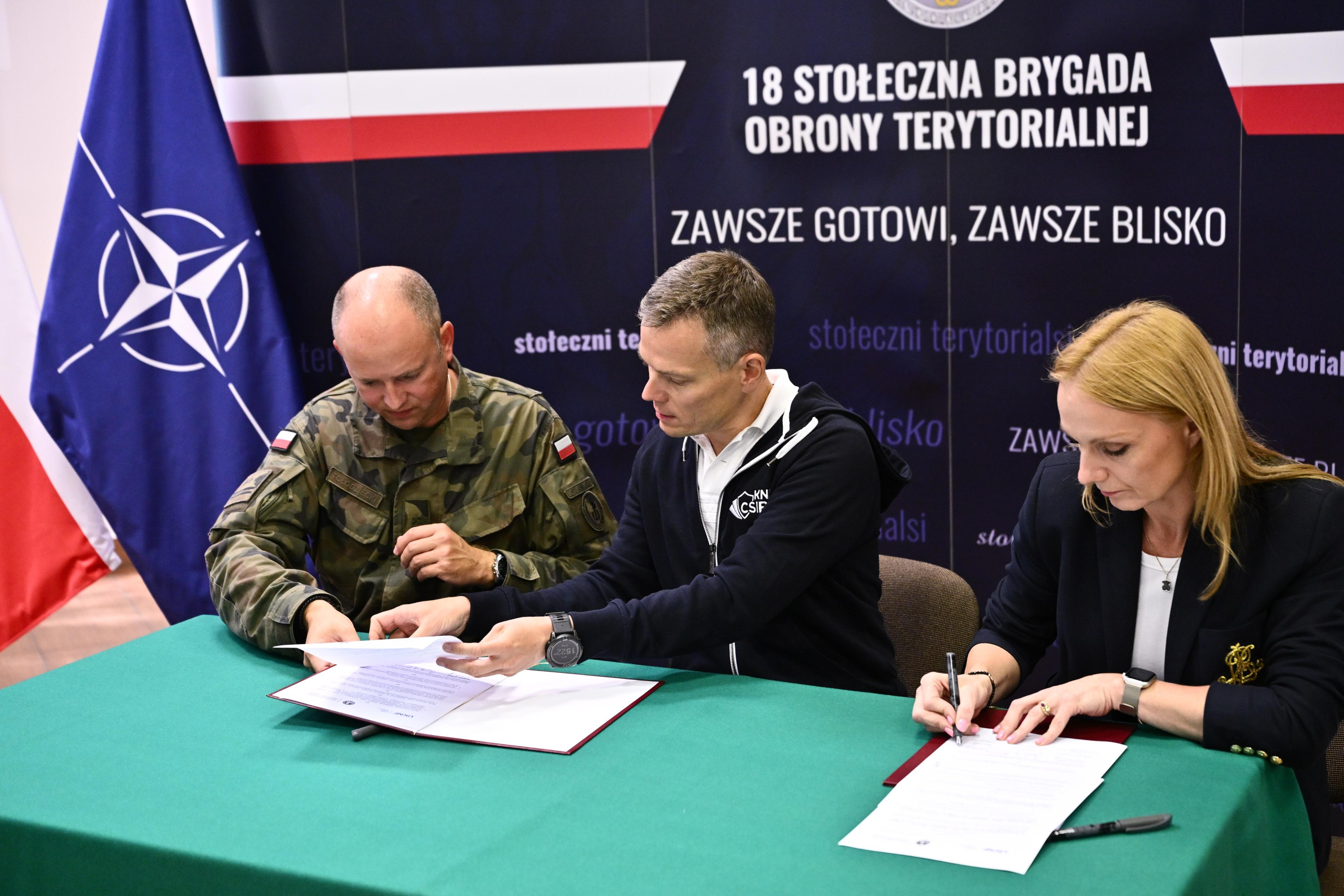 Podpisanie listu intencyjnego o współpracy pomiędzy UKNF a 18 SBOT_5 Podpisanie listu intencyjnego o współpracy pomiędzy UKNF a 18 SBOT_5