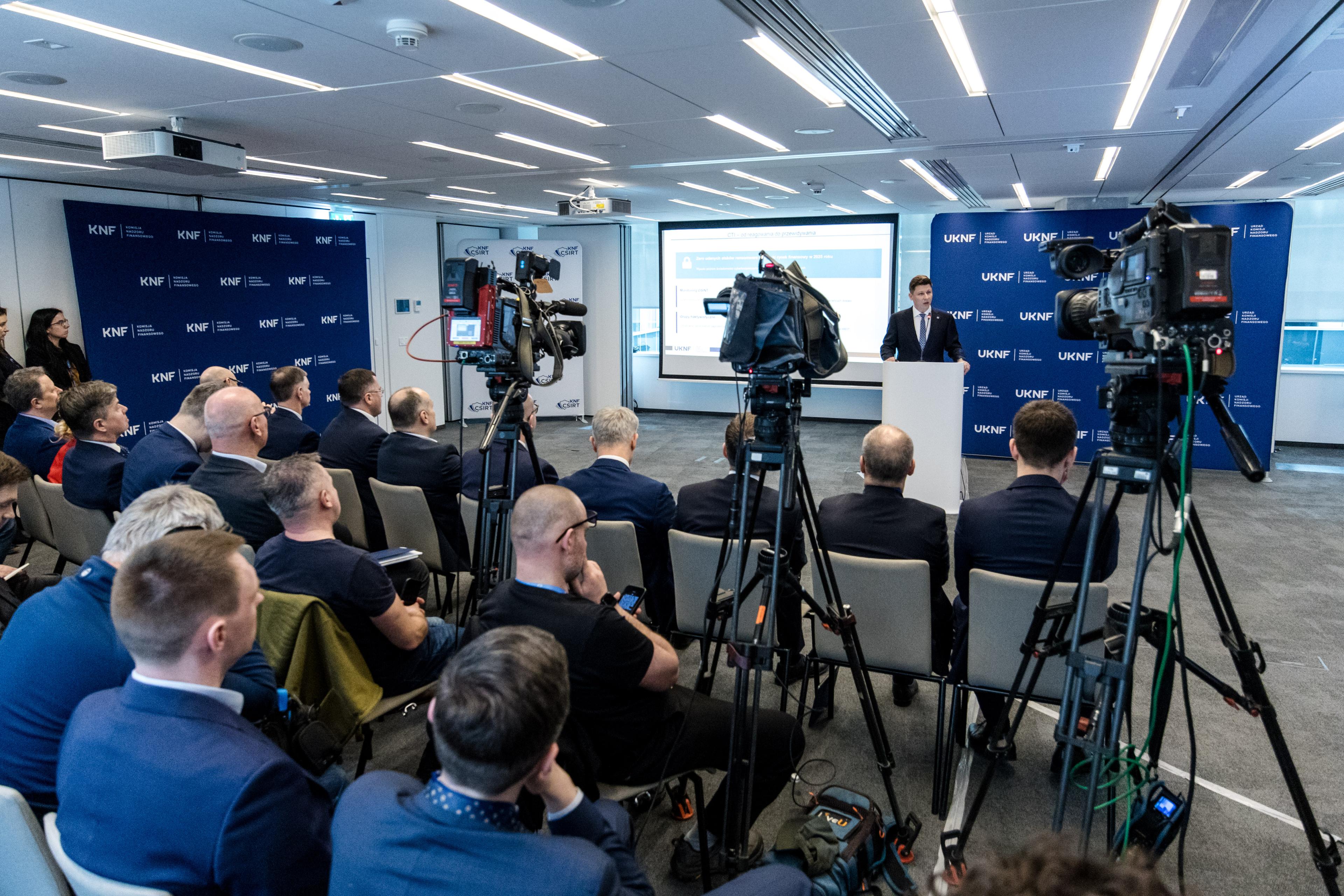 Prezentacja raportu CSIRT KNF za 2025 rok w siedzibie UKNF_8