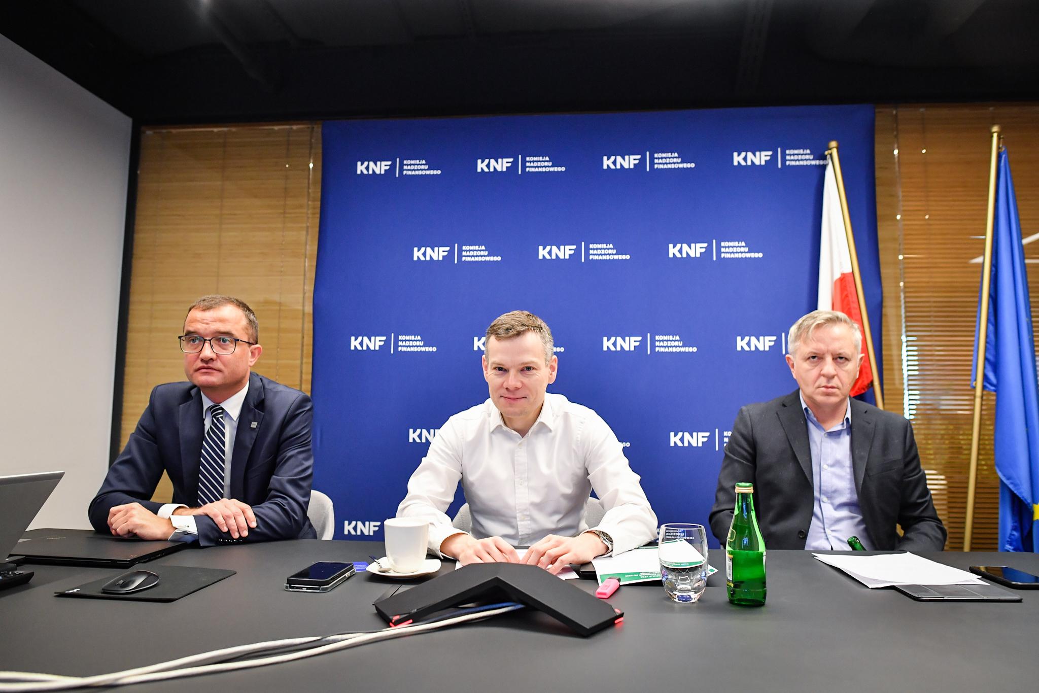 Przedstawiciele_UKNF_na_konferencji_KZBS_.jpg