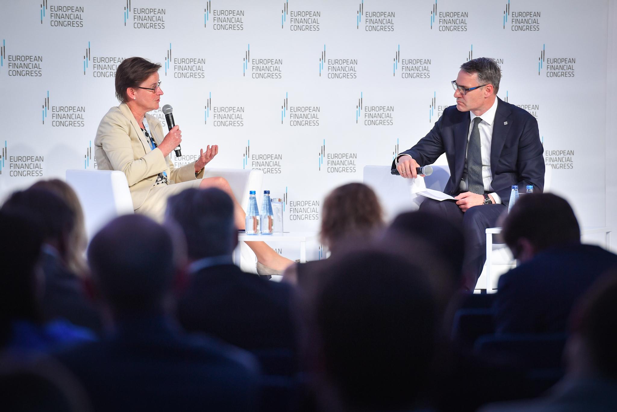 Rafal_Mikusinski_poprowadzil_Fireside=Chat_z_Verena_Ross