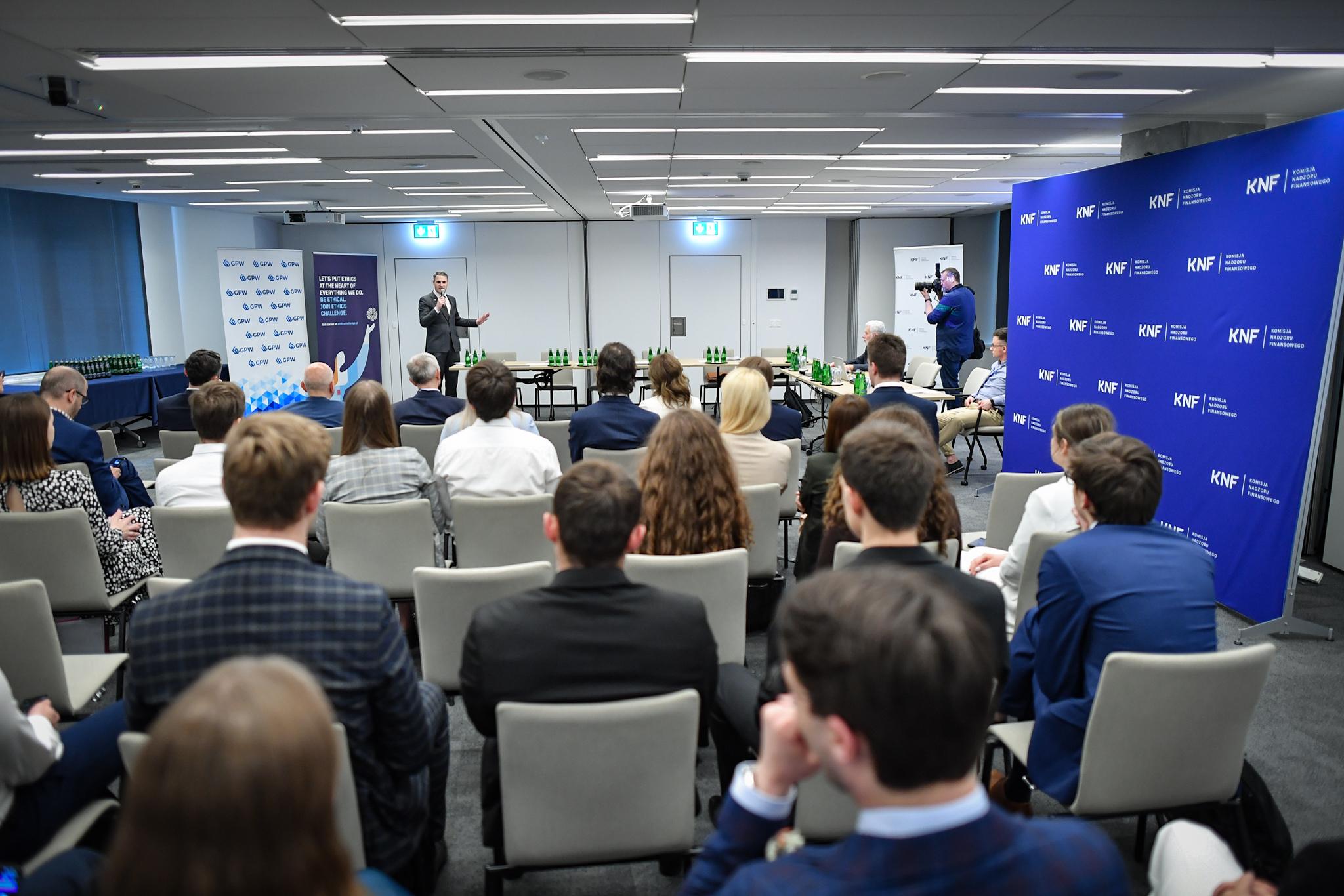 Uczestnicy_Finalu_5_edycji_konkursu_Ethics_Challenge_2022_w_UKNF