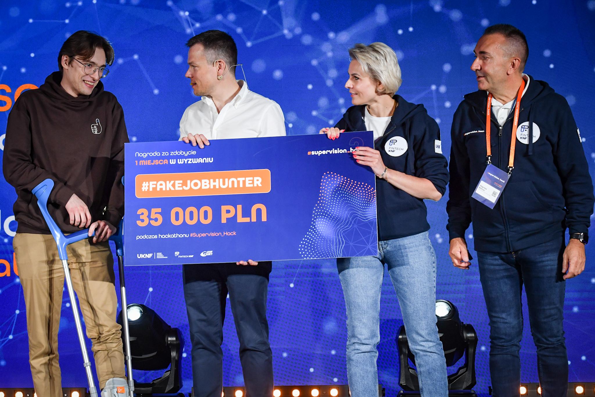 Uczestnicy_i_organizatorzy_II_edycji_hackathonu_zorganizowanego_przez_UKNF_Supervision_Hack