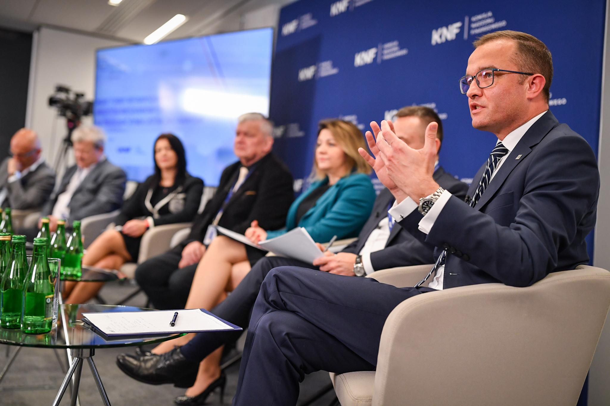 Uczestnicy_panelu_podczas_seminarium_UKNF_EKF