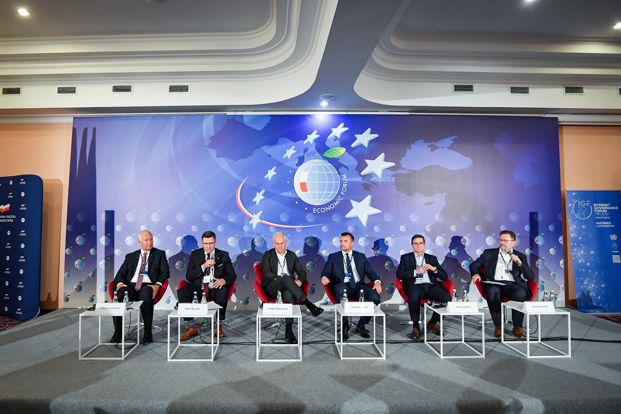 Zdjecie_z_panelu_podczas_XXX_Forum_Ekonomicznego_w_Karpaczu