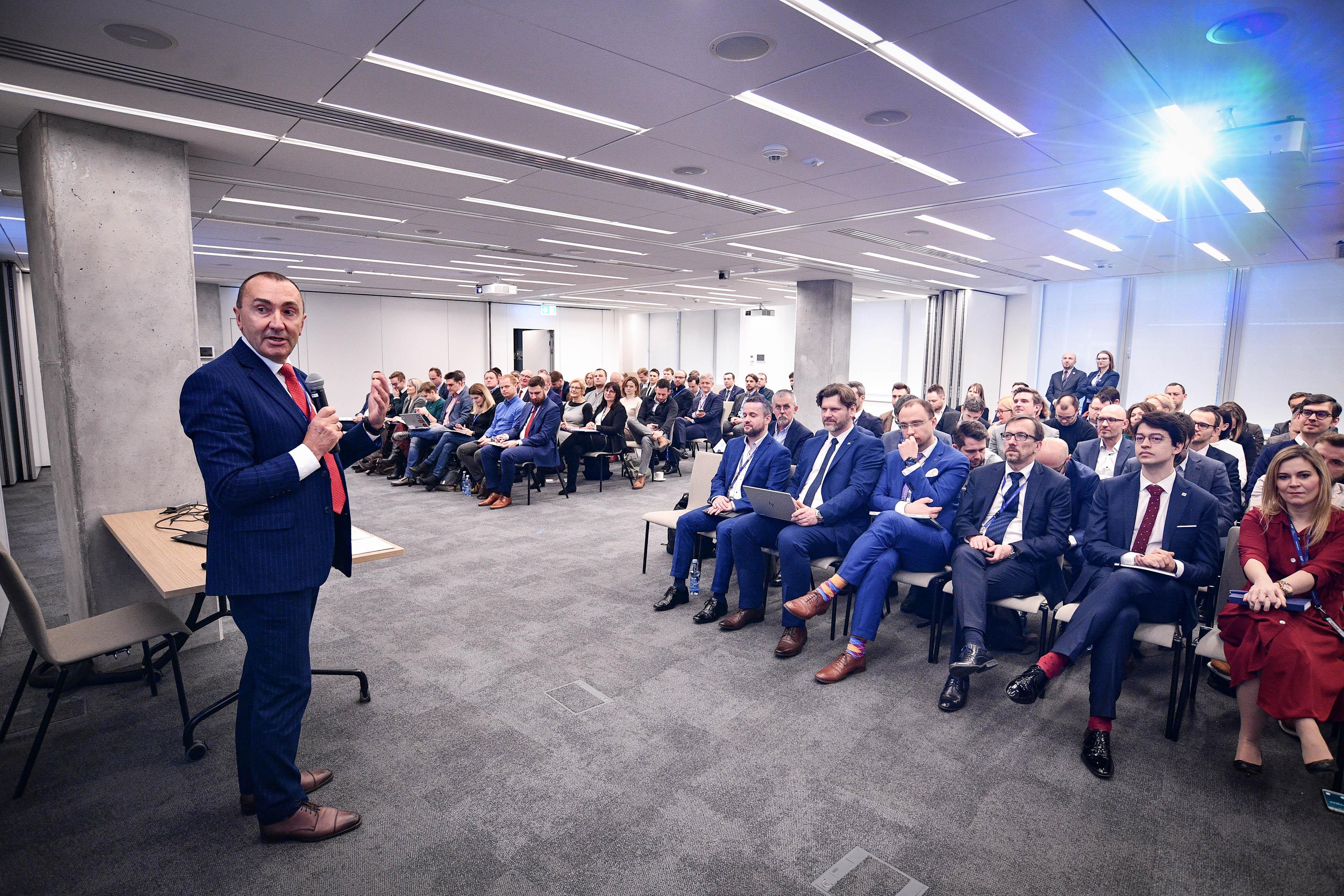 Sala z uczestnikami spotkania z przedstawicielami rynku finansowego, które miało na celu podsumowanie dwóch lat działania Programu Innovation Hub oraz wydawanych przez Komisję interpretacji